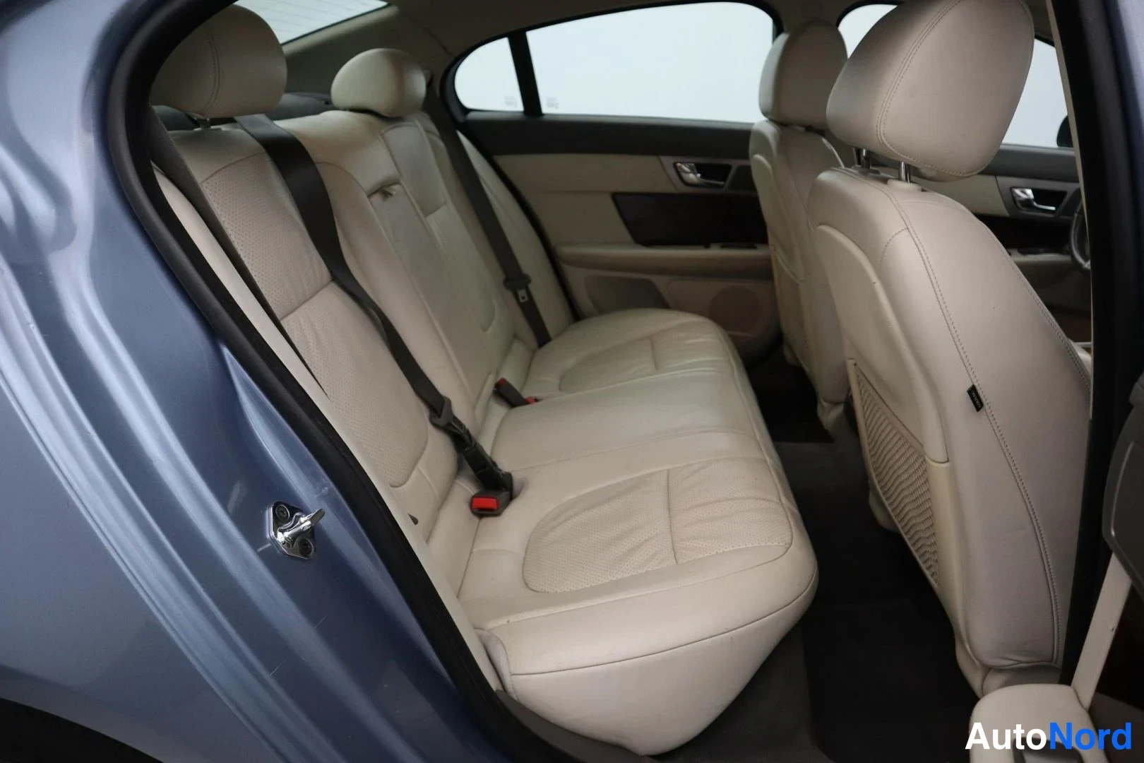 Sininen Jaguar XF 2008, takaistuimet, kuva 14