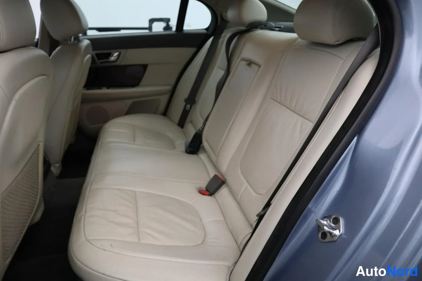 Sininen Jaguar XF 2008, takaistuimet, kuva 15