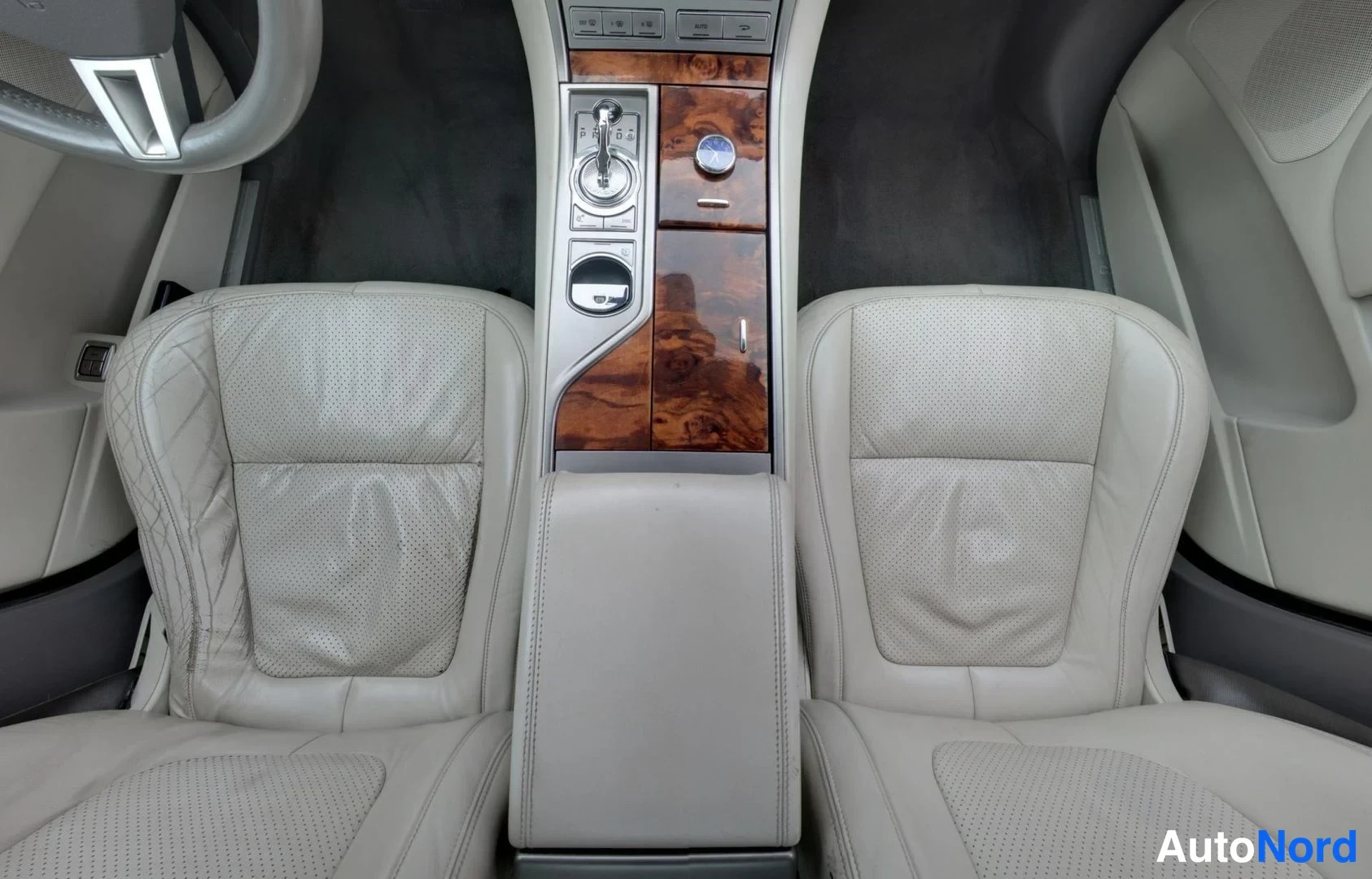 Sininen Jaguar XF 2008, ohjaamo, kuva 11