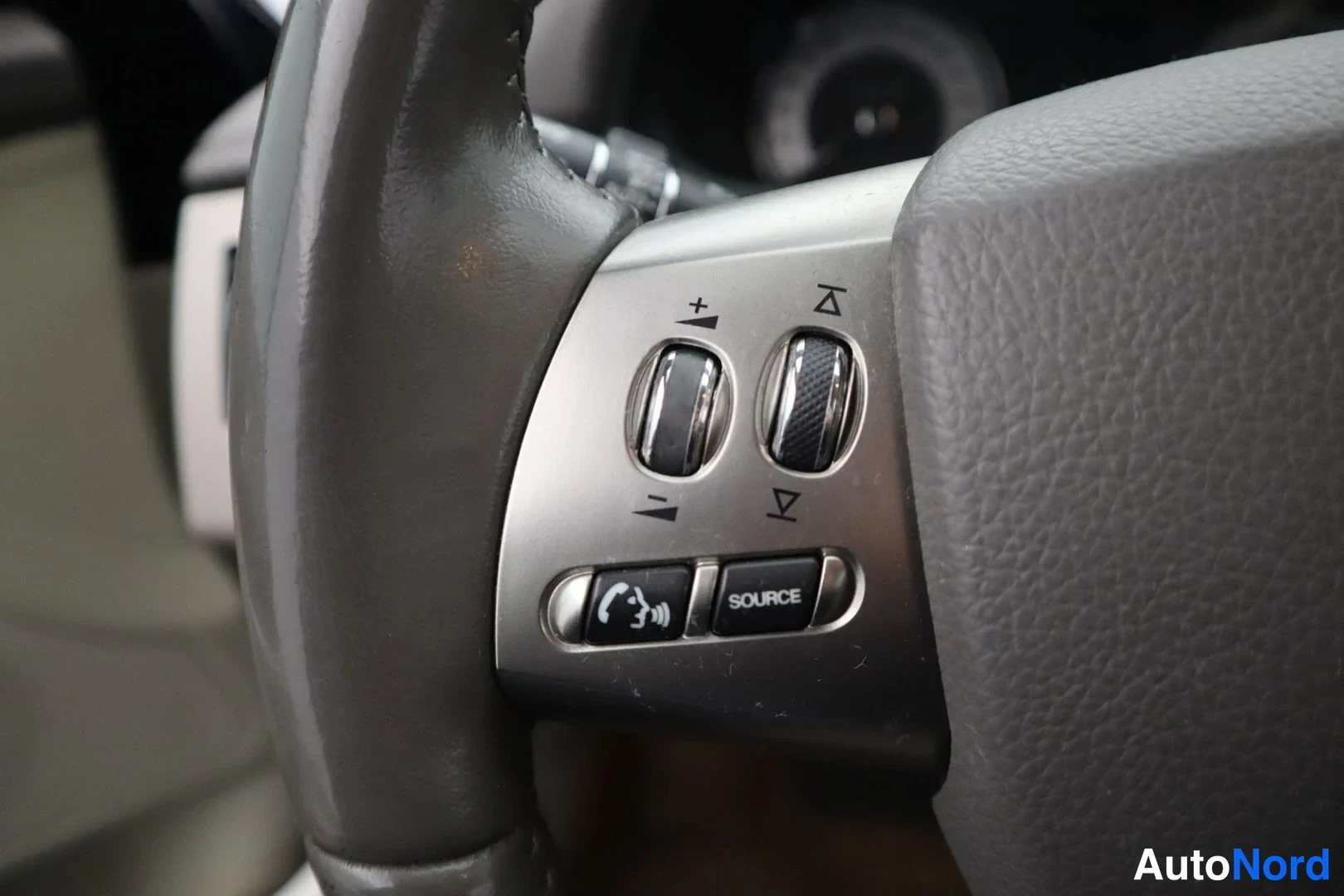Sininen Jaguar XF 2008, yksityiskohta, kuva 17