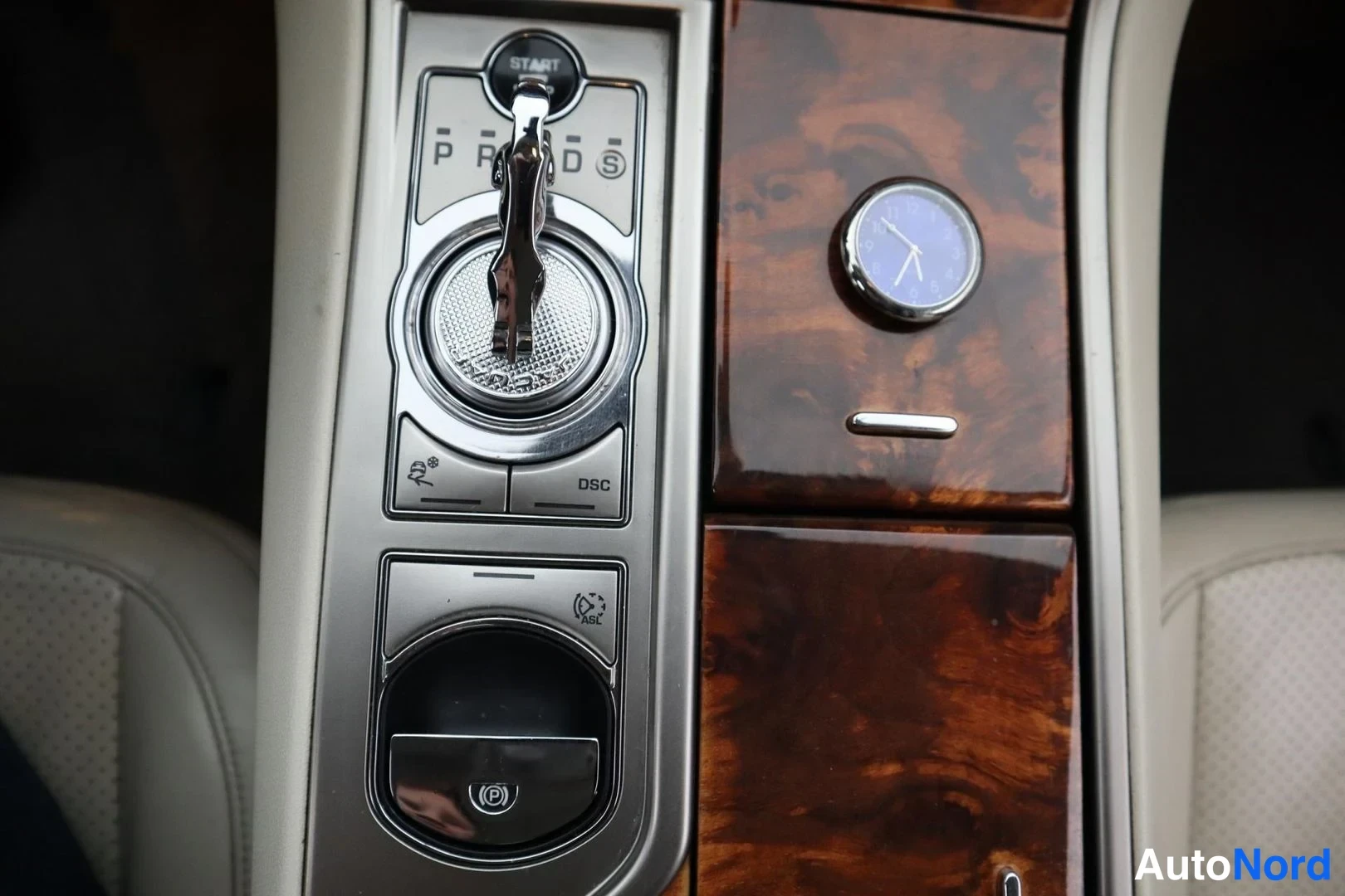 Sininen Jaguar XF 2008, yksityiskohta, kuva 23