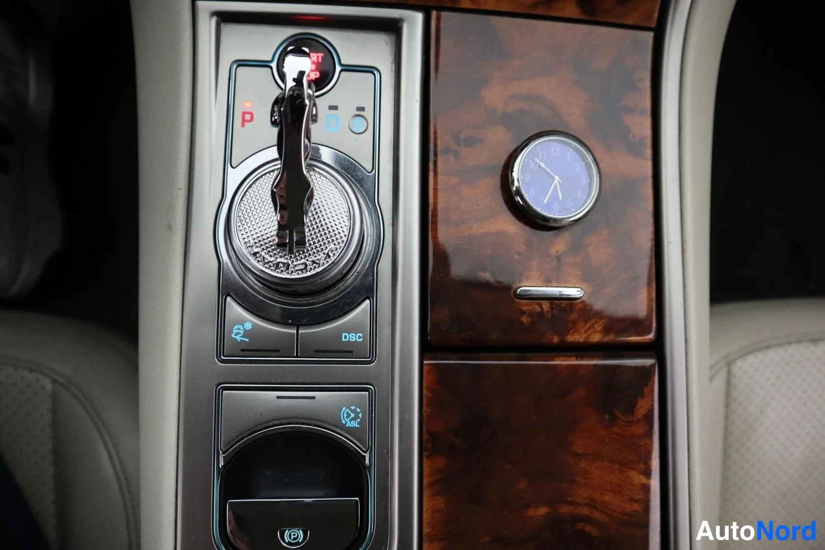 Sininen Jaguar XF 2008, yksityiskohta, kuva 25