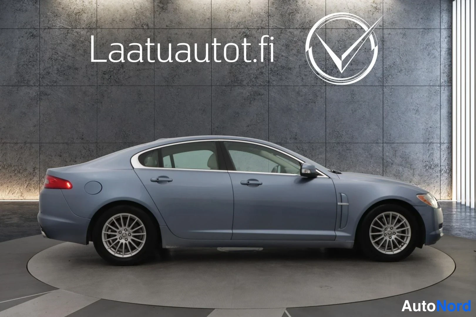 Sininen Jaguar XF 2008, sivulta, kuva 4