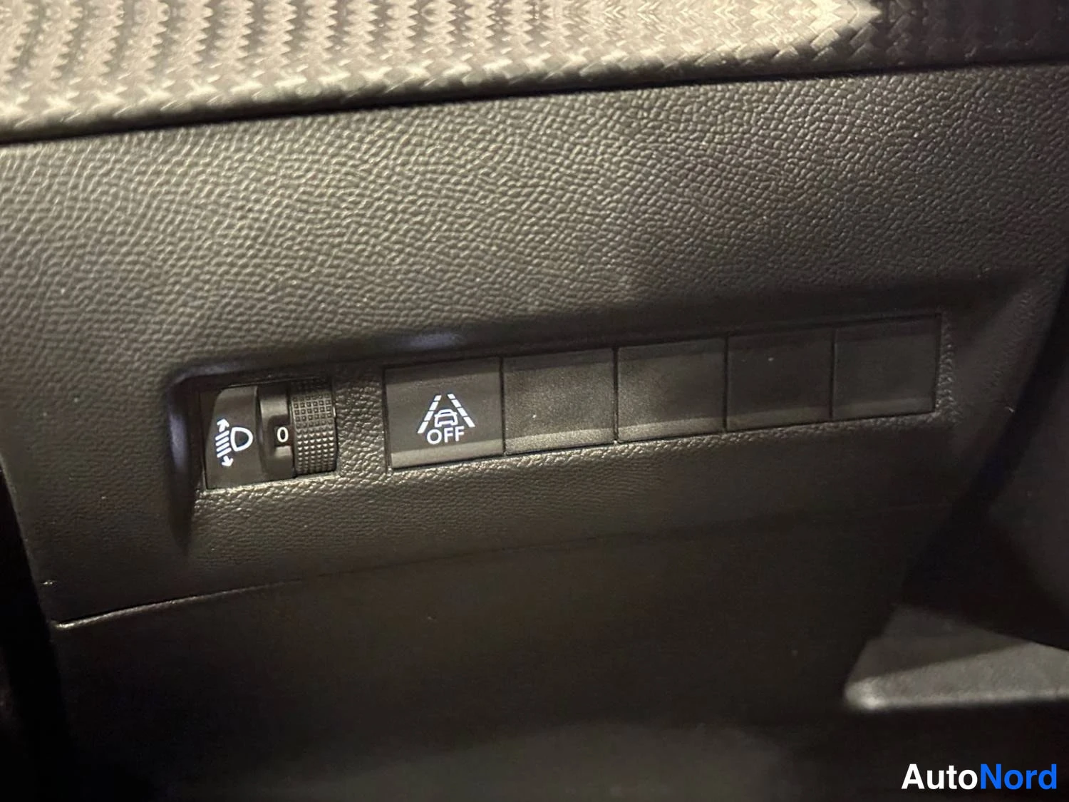 Oranssi Peugeot E-2008 2023, yksityiskohta, kuva 24