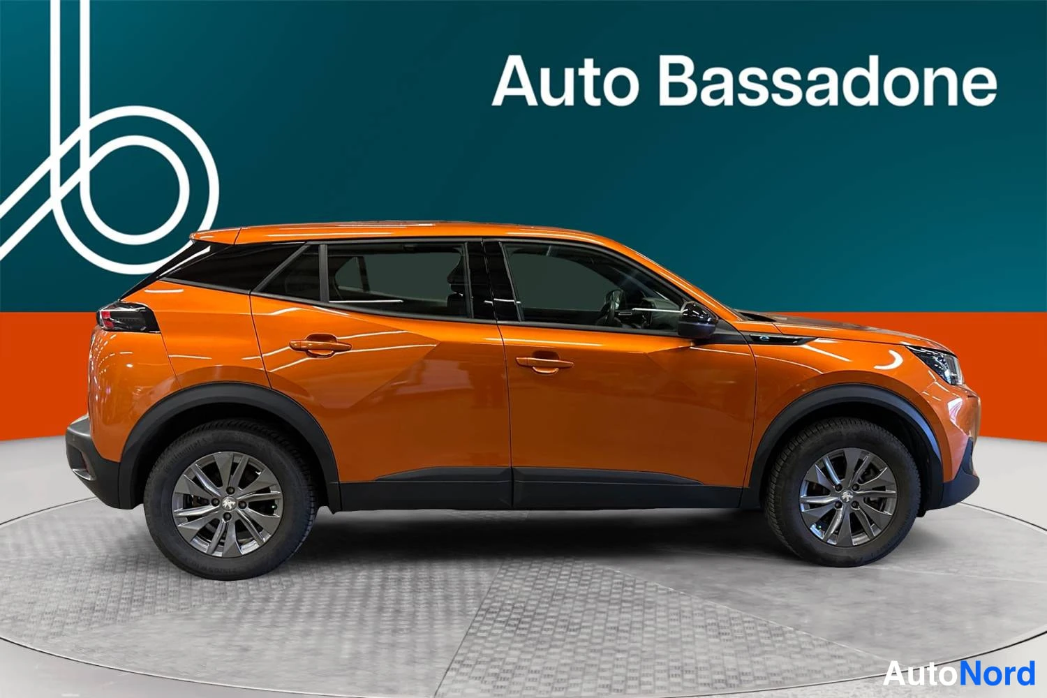 Oranssi Peugeot E-2008 2023, sivulta, kuva 4