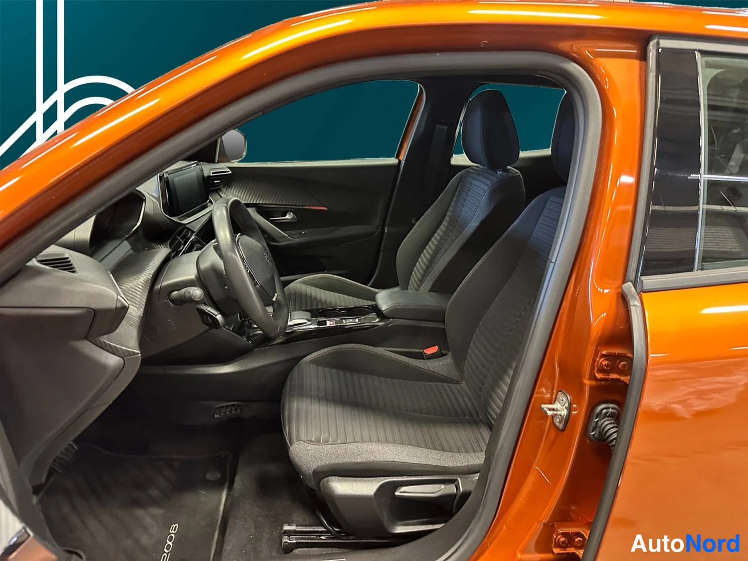 Oranssi Peugeot E-2008 2023, ohjaamo, kuva 11