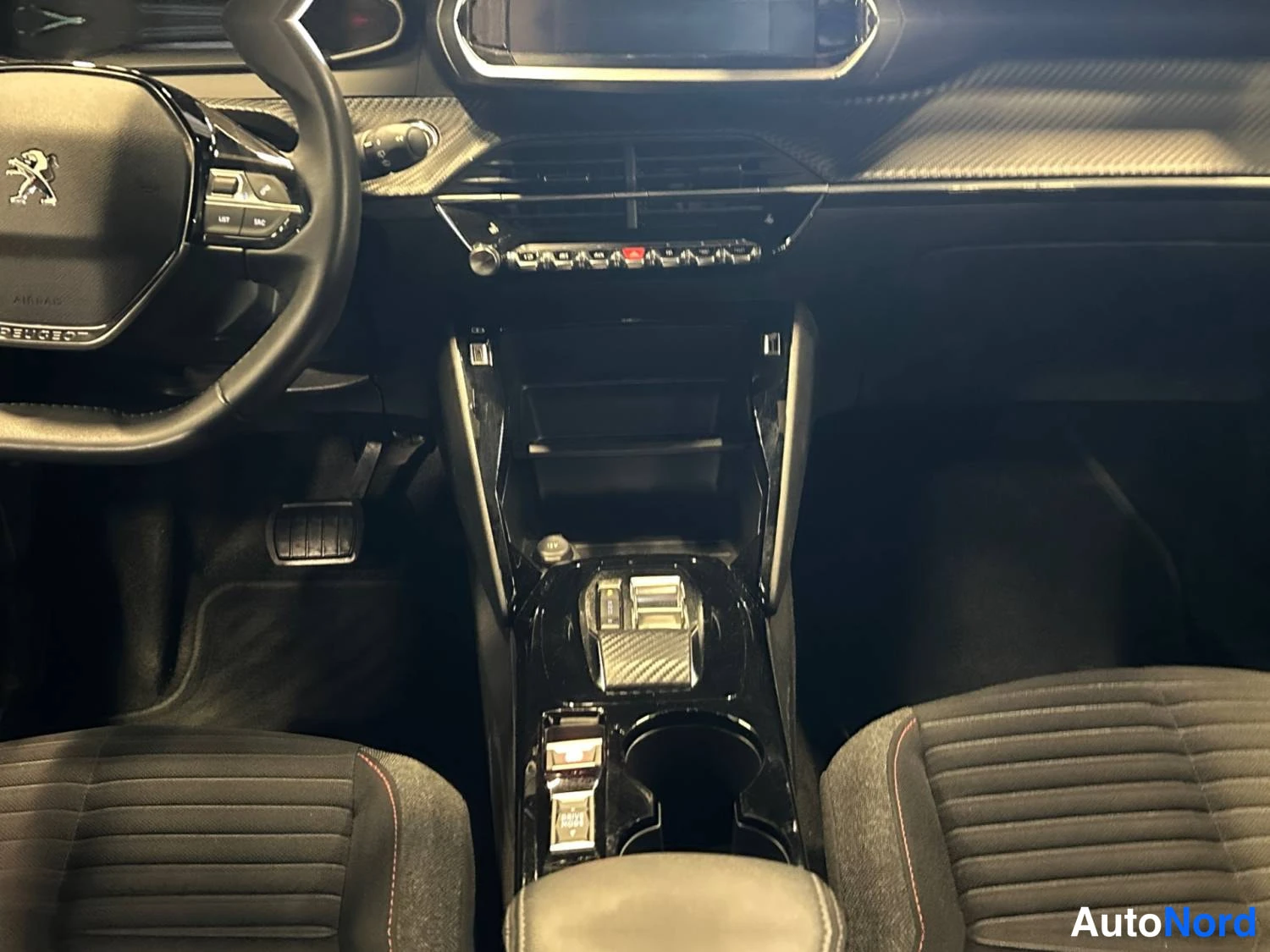 Oranssi Peugeot E-2008 2023, ohjaamo, kuva 9