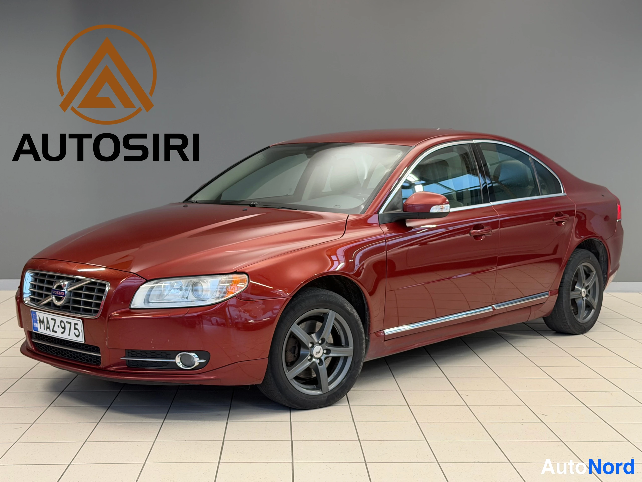 Punainen Volvo S80 2010, etuviisto, keula vasemmalle, kuva 2