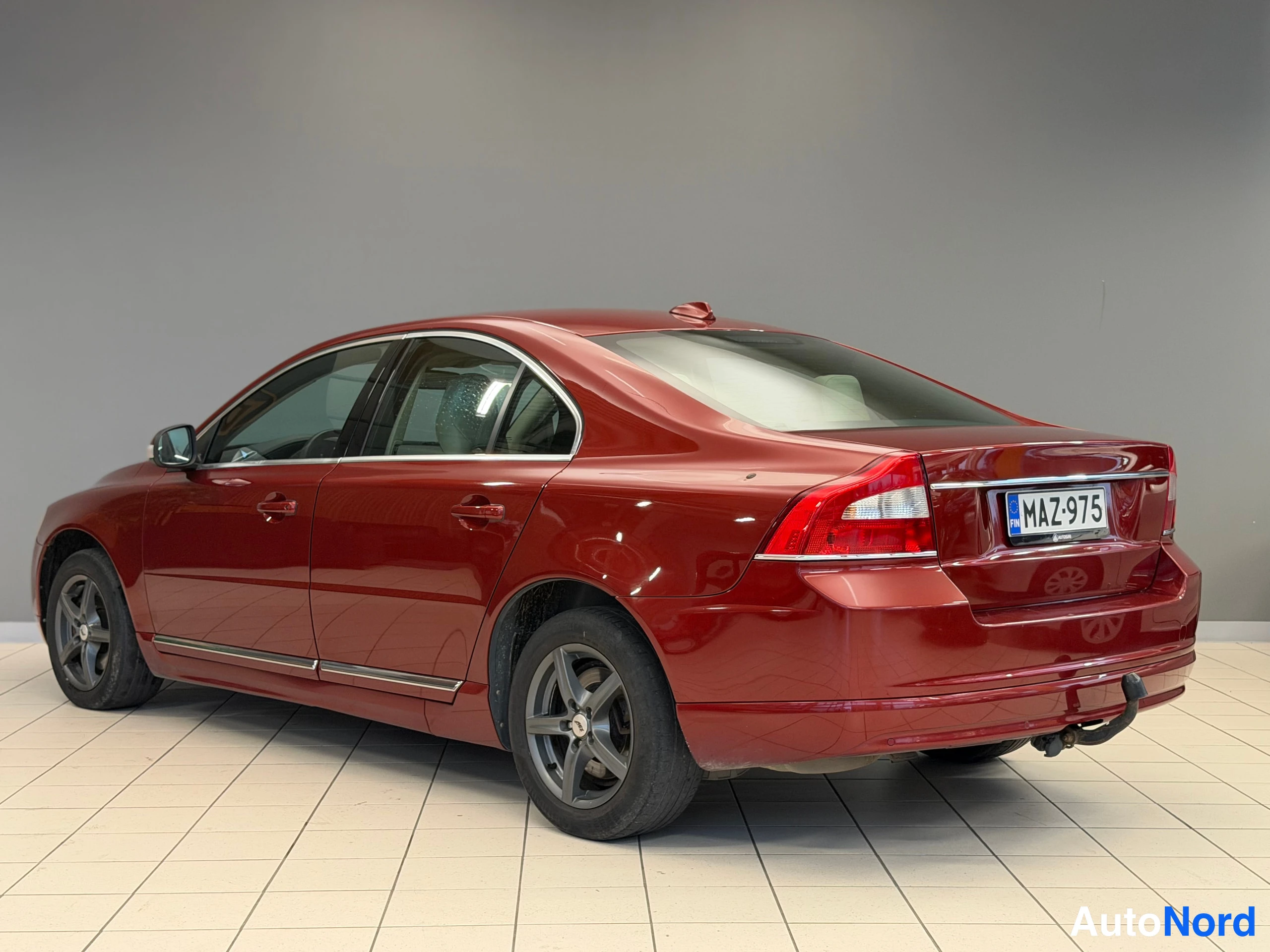 Punainen Volvo S80 2010, takaviisto, kuva 13