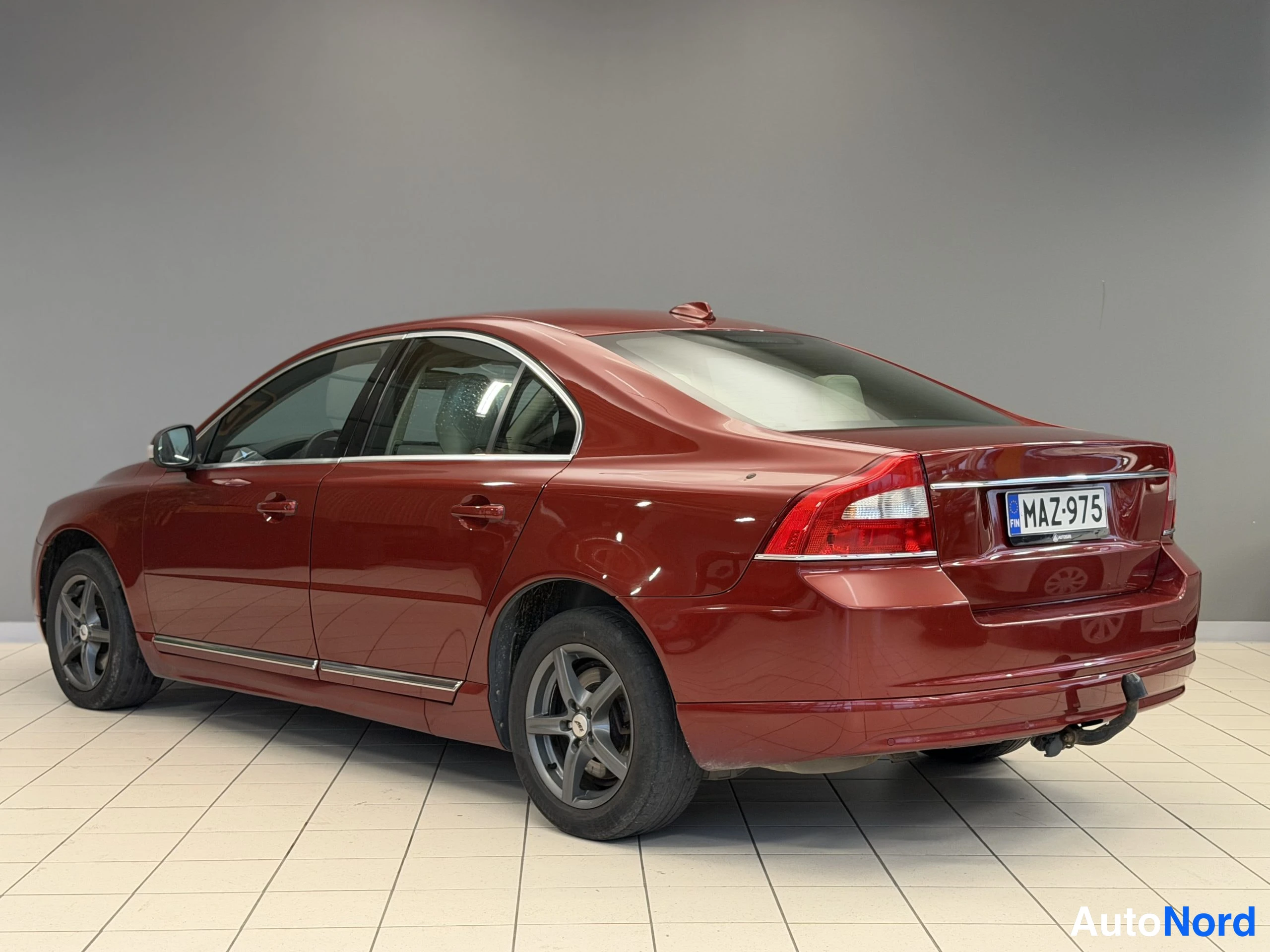 Punainen Volvo S80 2010, takaviisto, kuva 14