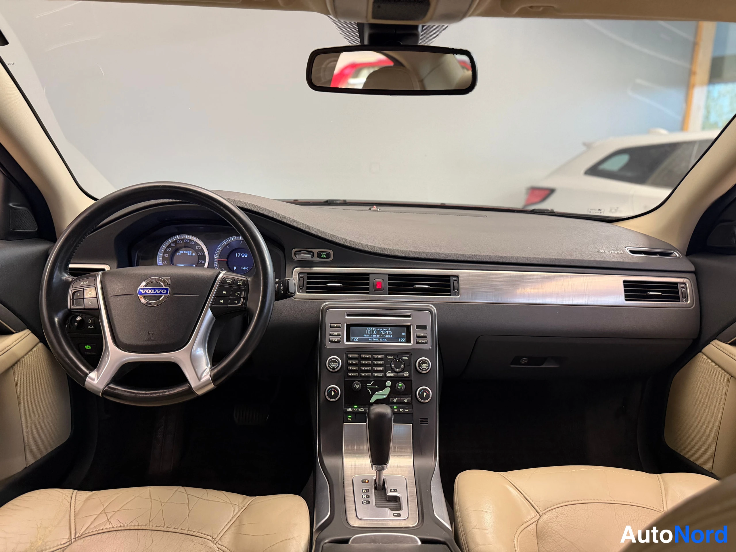 Punainen Volvo S80 2010, ohjaamo, kuva 21