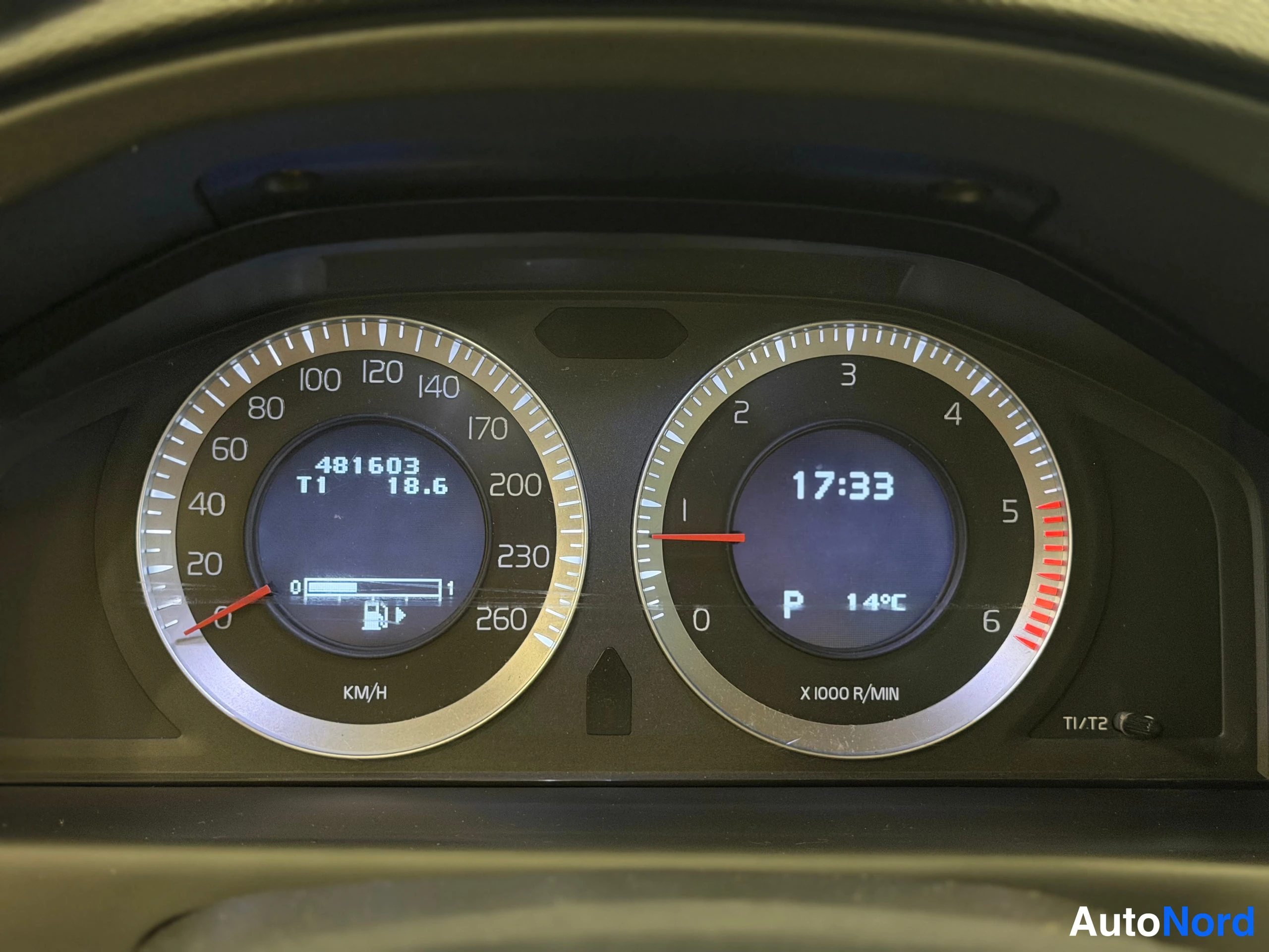 Punainen Volvo S80 2010, yksityiskohta, kuva 31