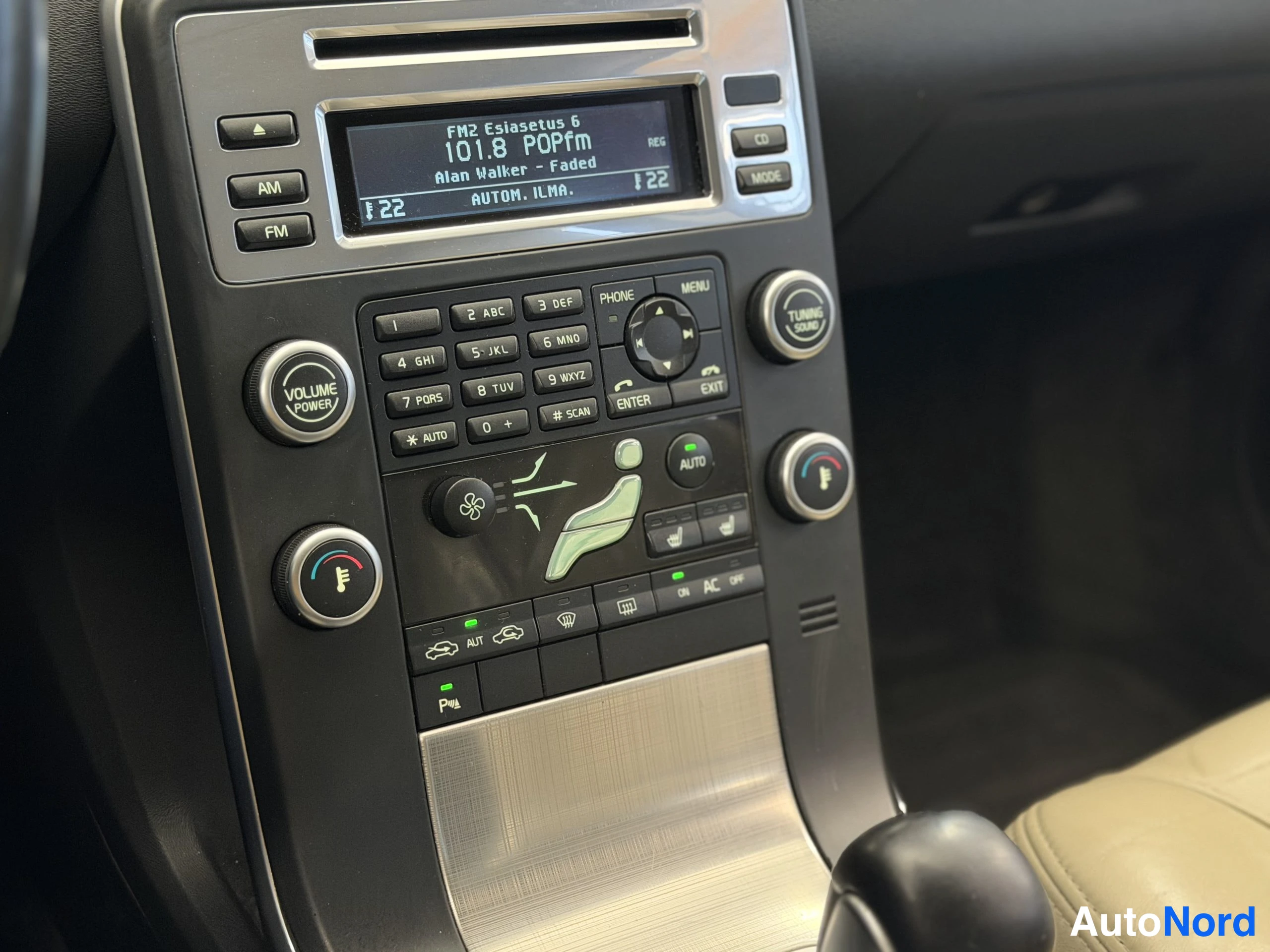 Punainen Volvo S80 2010, yksityiskohta, kuva 34