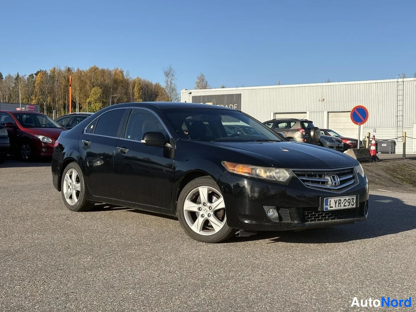 Musta Honda Accord 2008, etuviisto, keula oikealle, kuva 2