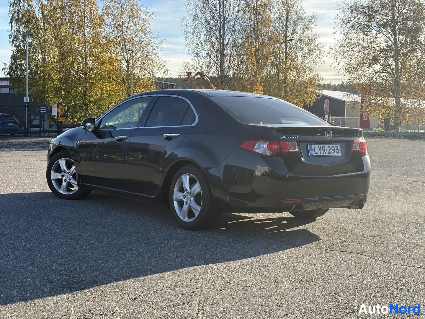 Musta Honda Accord 2008, takaviisto, kuva 4