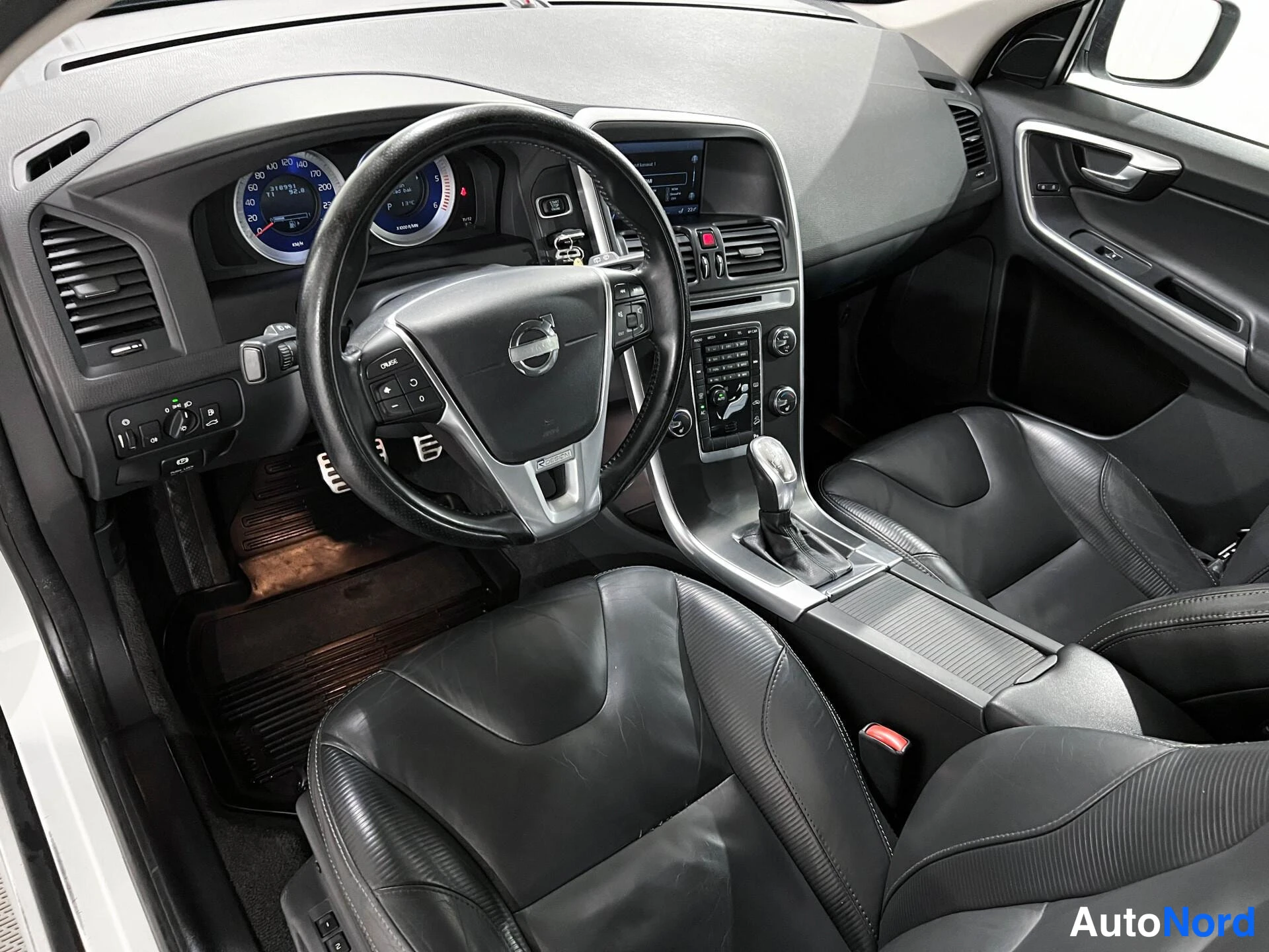 Valkoinen Volvo XC60 2013, kuva 10