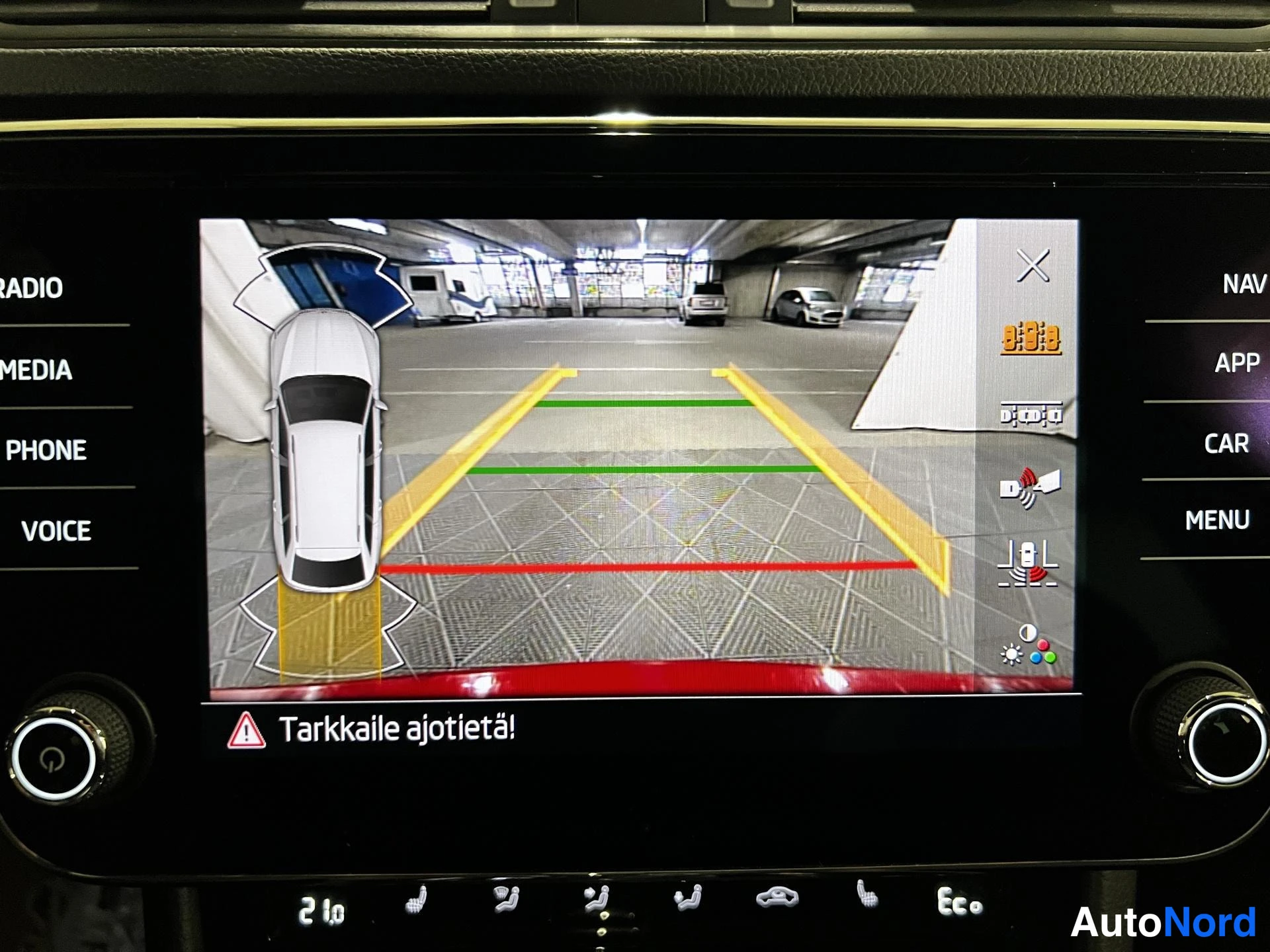 Punainen Skoda Superb 2021, kuva 18