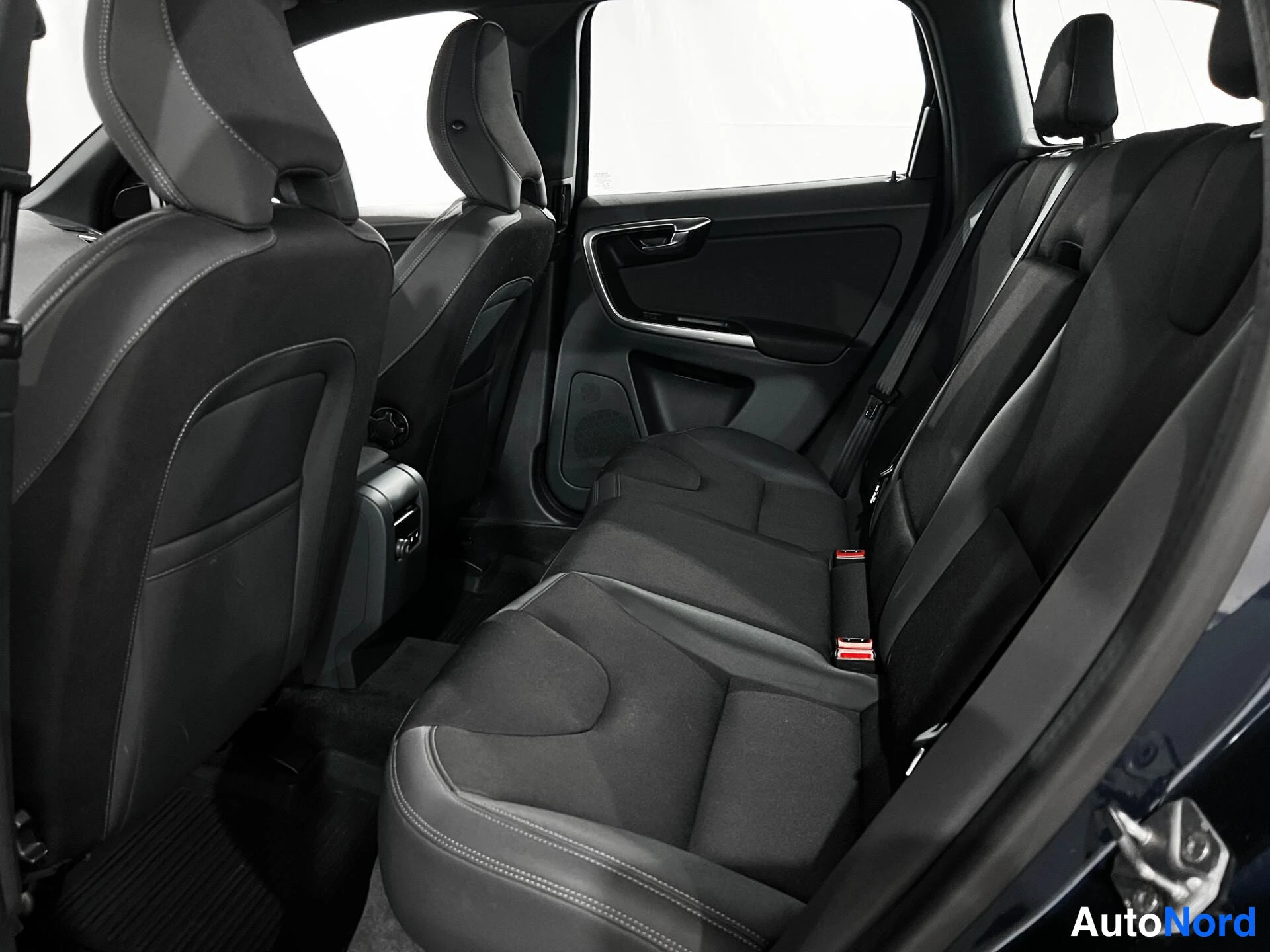 Sininen Volvo XC60 2014, kuva 12