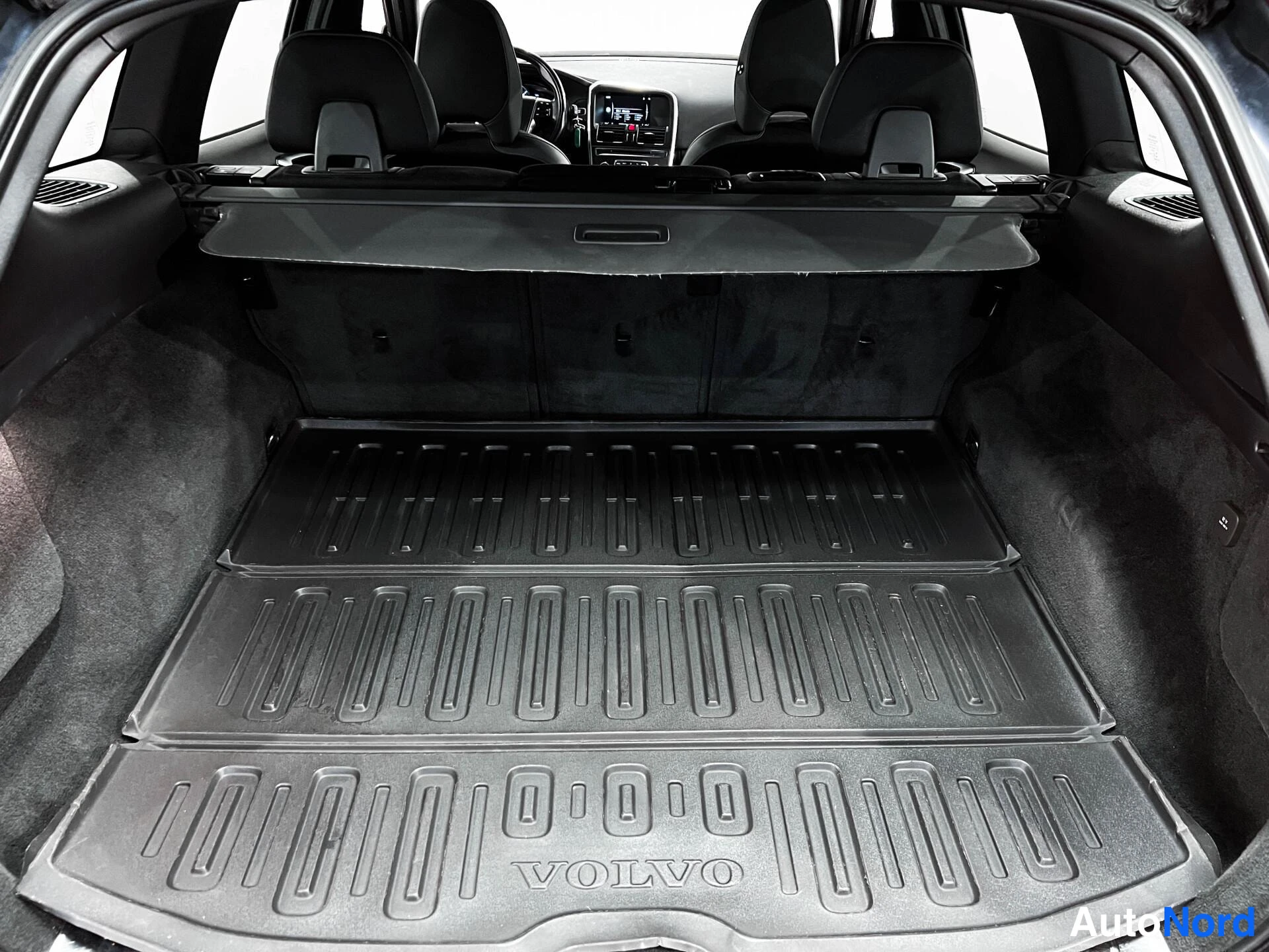 Sininen Volvo XC60 2014, kuva 14