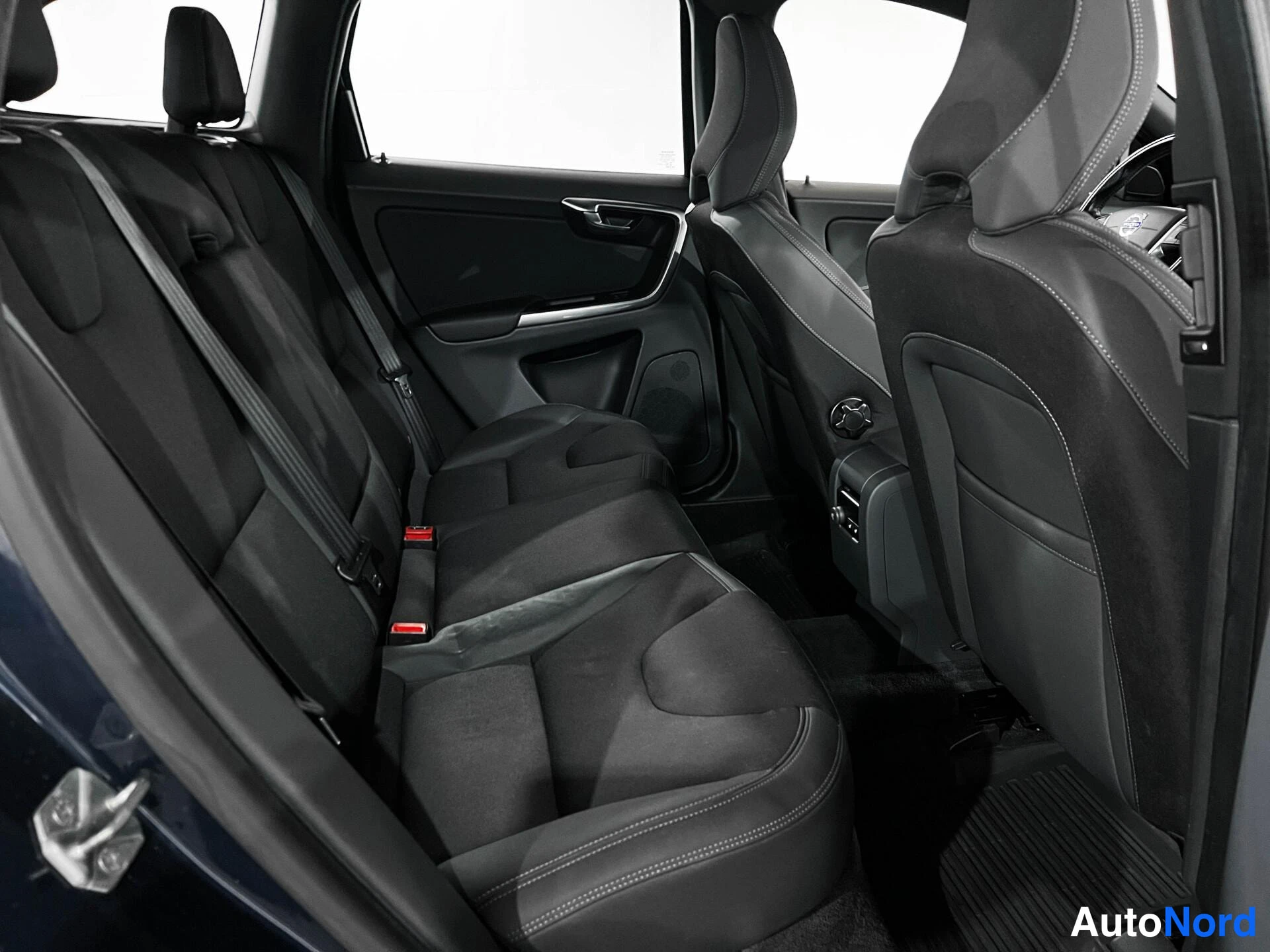Sininen Volvo XC60 2014, kuva 13
