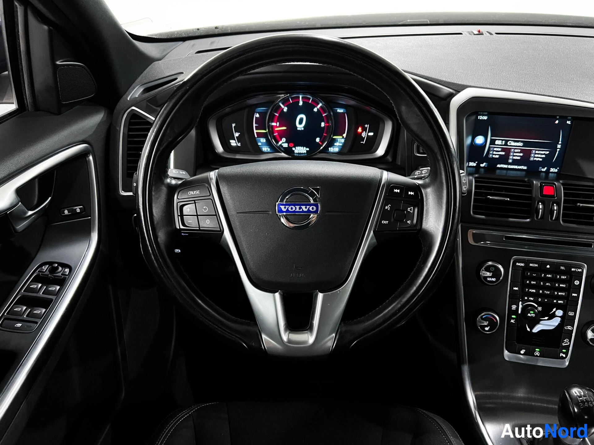 Sininen Volvo XC60 2014, kuva 9