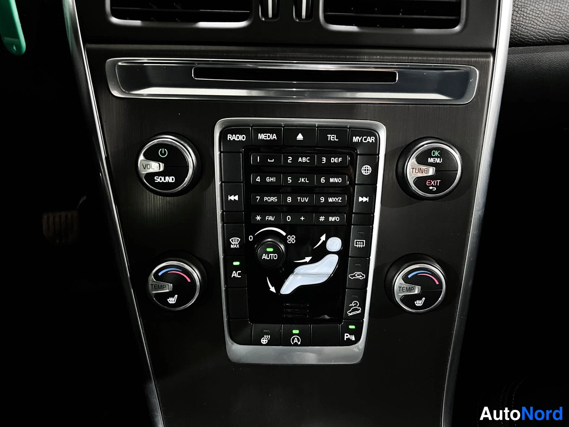 Sininen Volvo XC60 2014, kuva 16