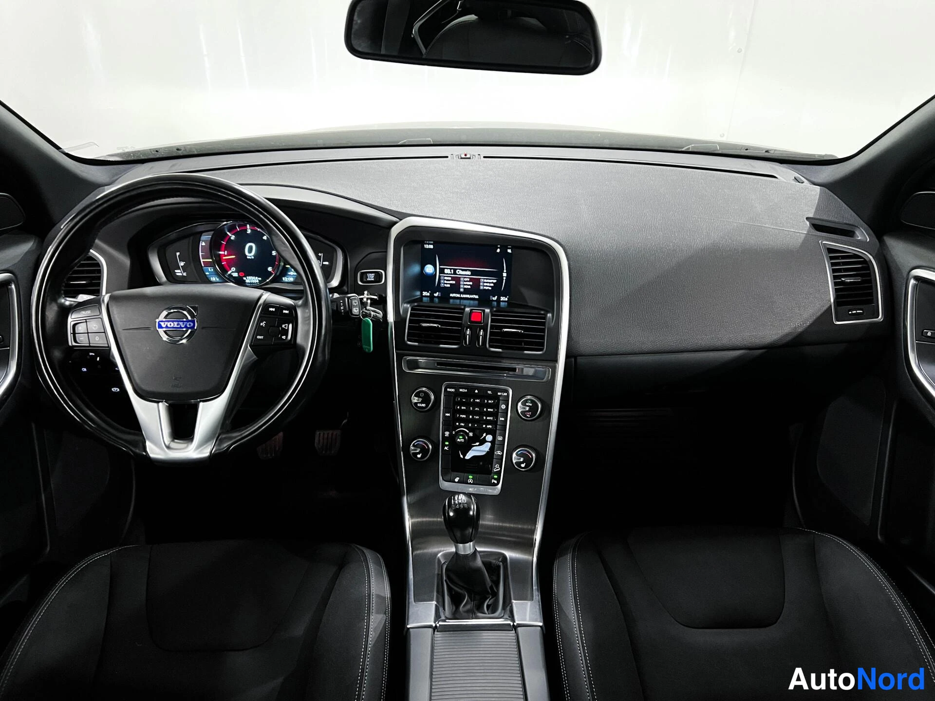 Sininen Volvo XC60 2014, kuva 7