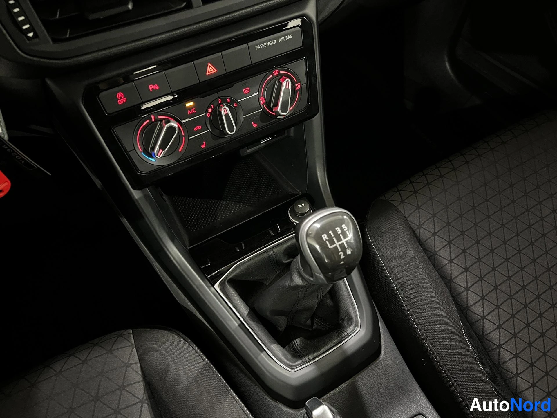 Musta Volkswagen T-Cross 2019, kuva 15