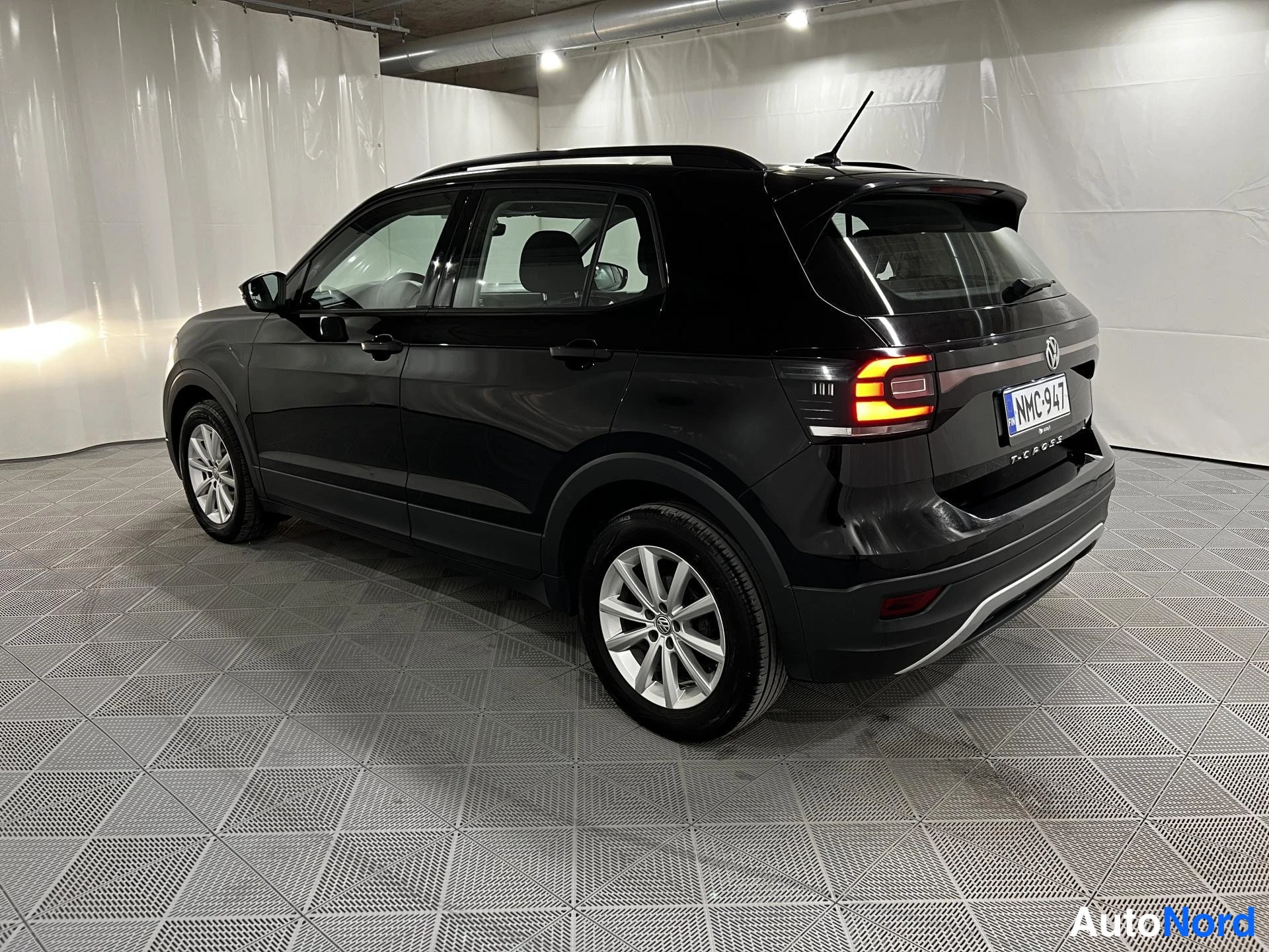 Musta Volkswagen T-Cross 2019, kuva 5