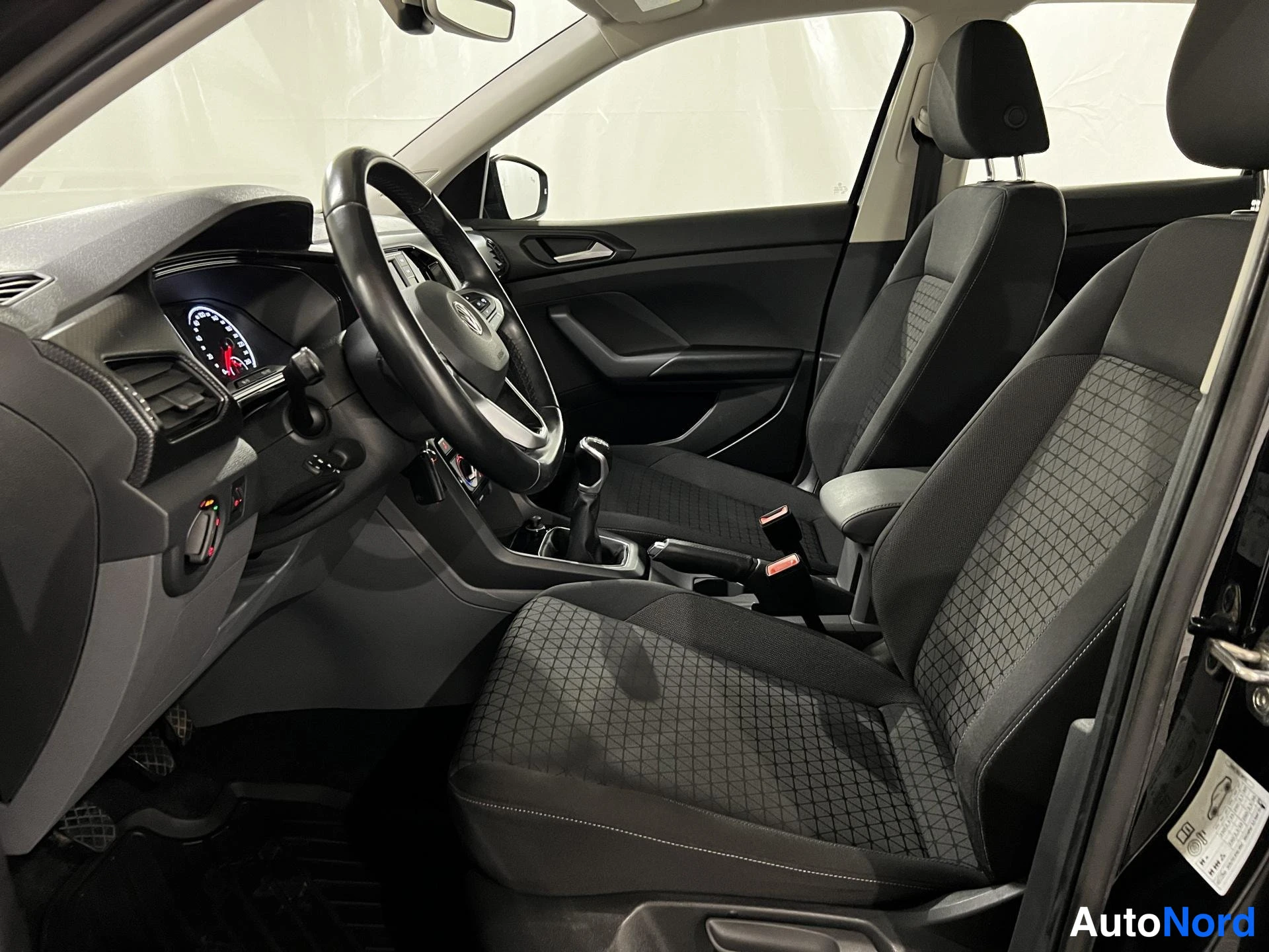 Musta Volkswagen T-Cross 2019, kuva 9