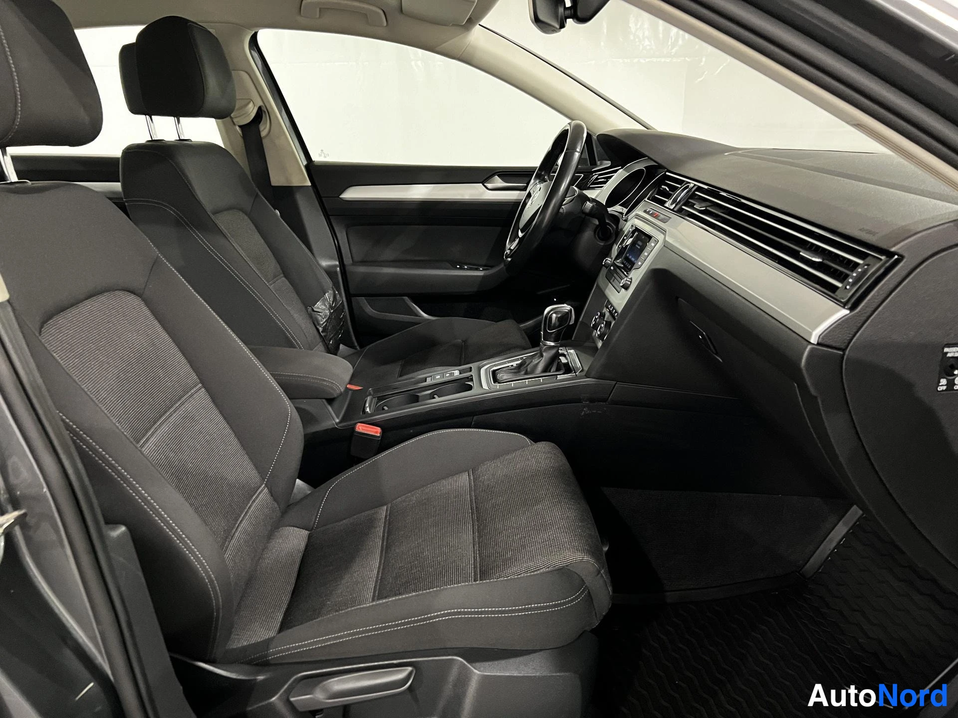 Harmaa Volkswagen Passat 2016, kuva 8
