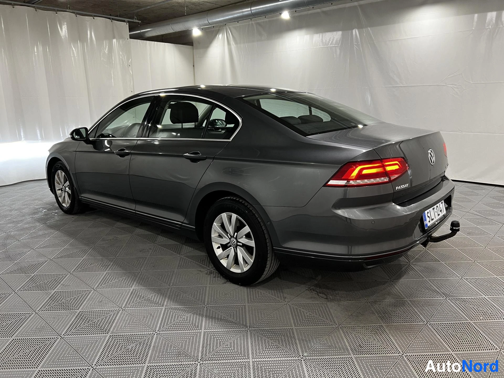 Harmaa Volkswagen Passat 2016, kuva 5