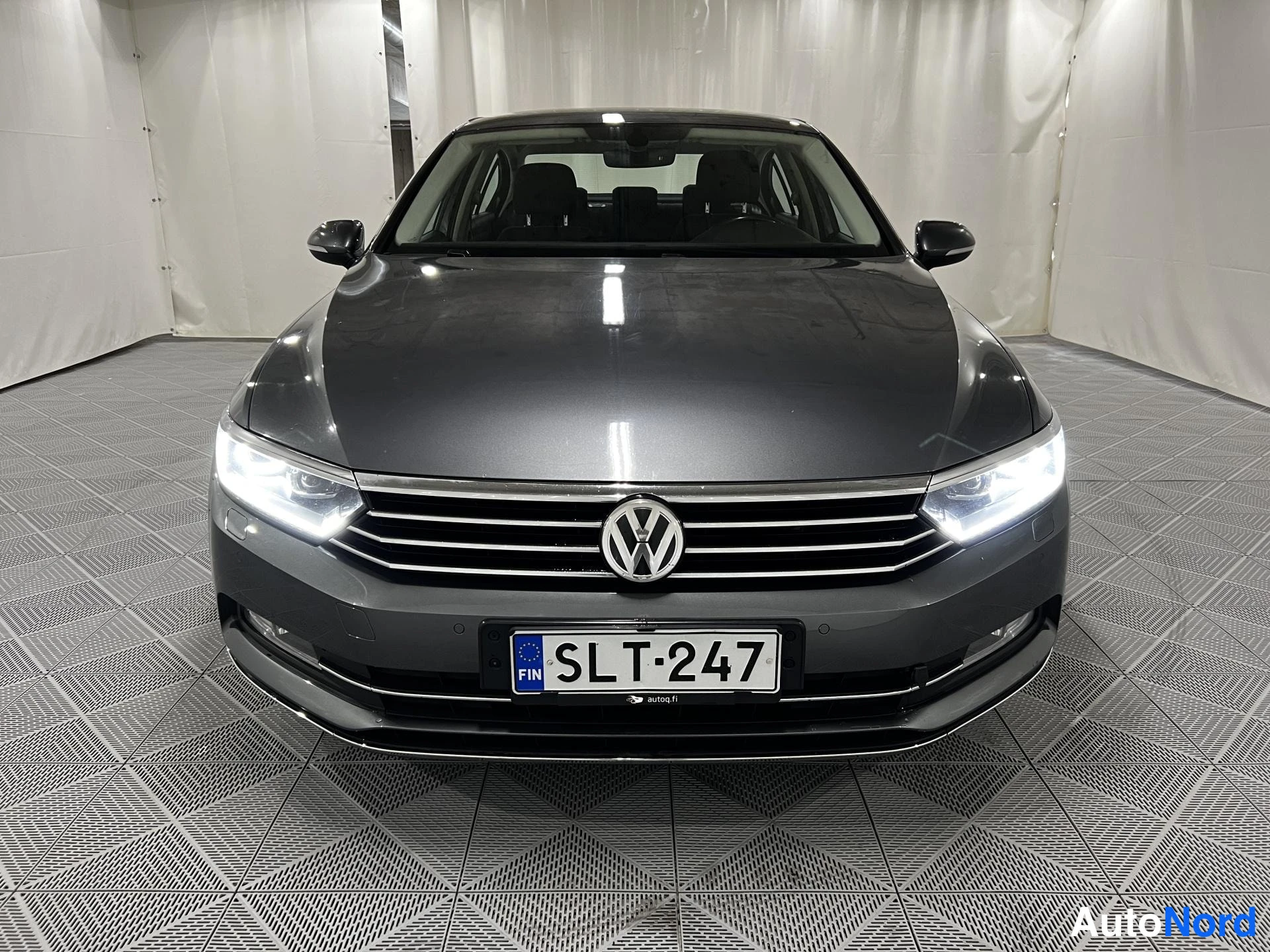 Harmaa Volkswagen Passat 2016, kuva 3