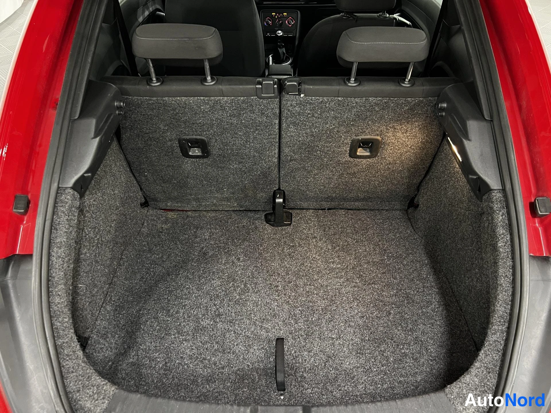 Punainen Volkswagen Beetle 2012, kuva 13