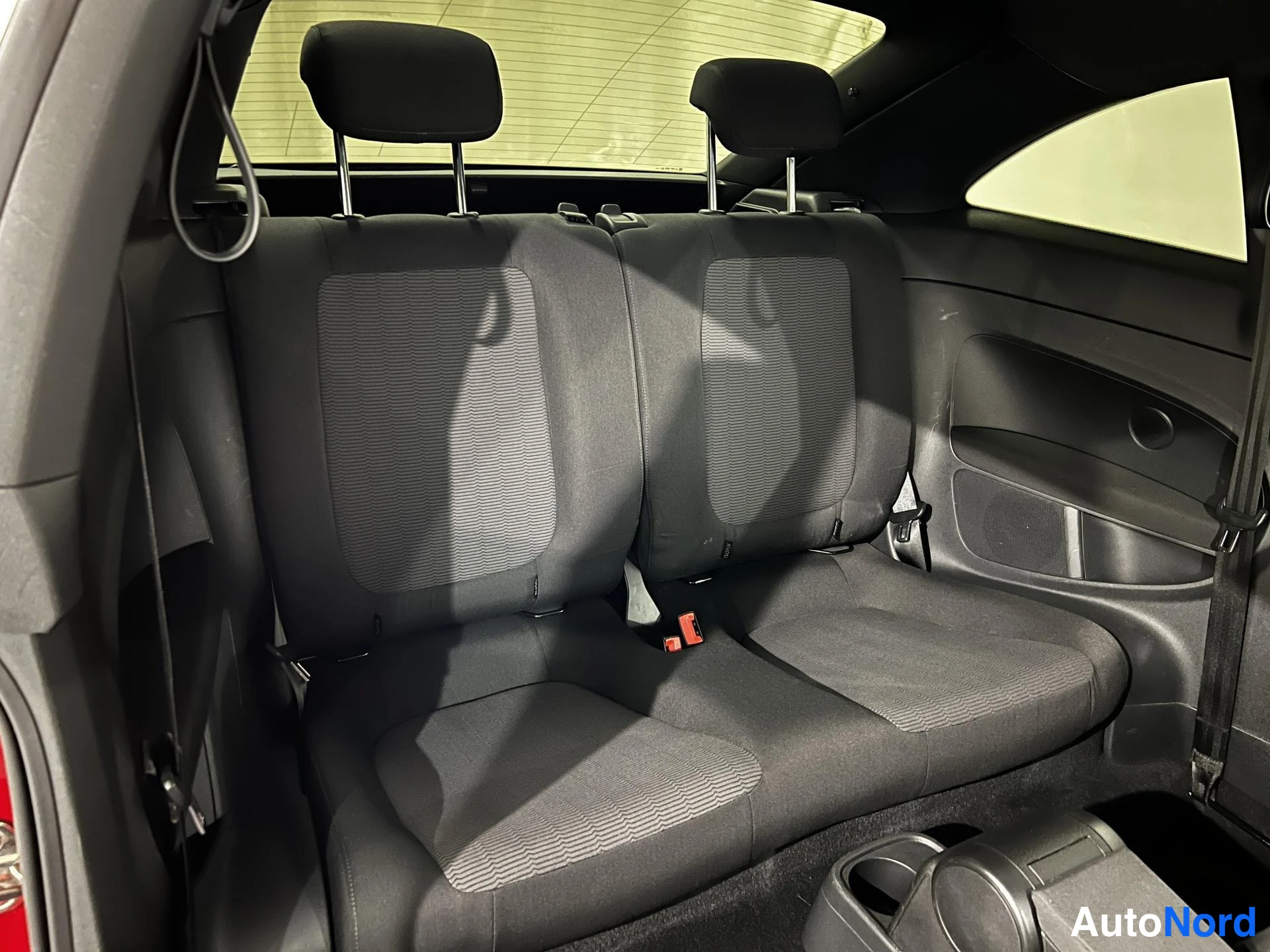 Punainen Volkswagen Beetle 2012, kuva 12