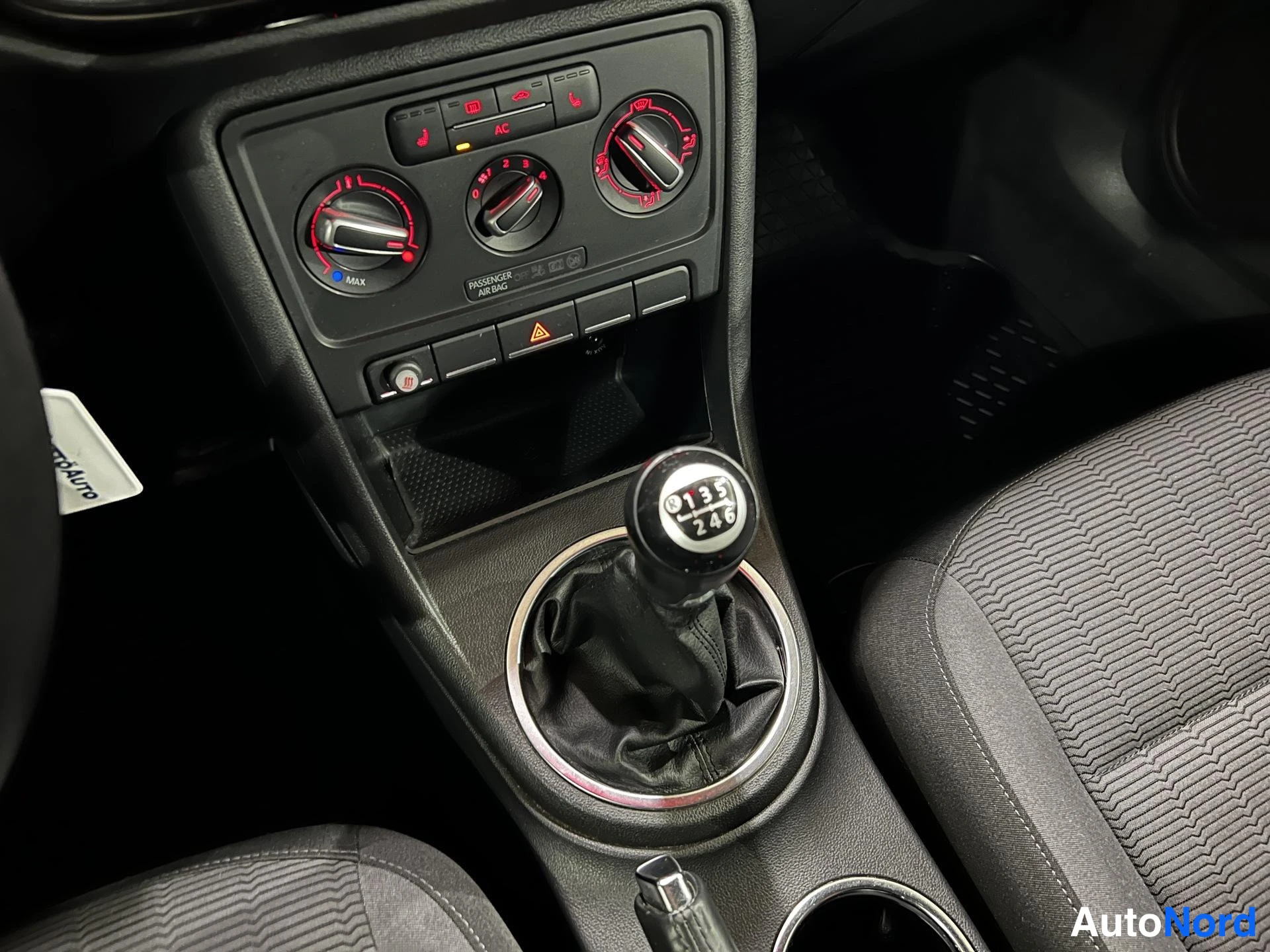 Punainen Volkswagen Beetle 2012, kuva 14