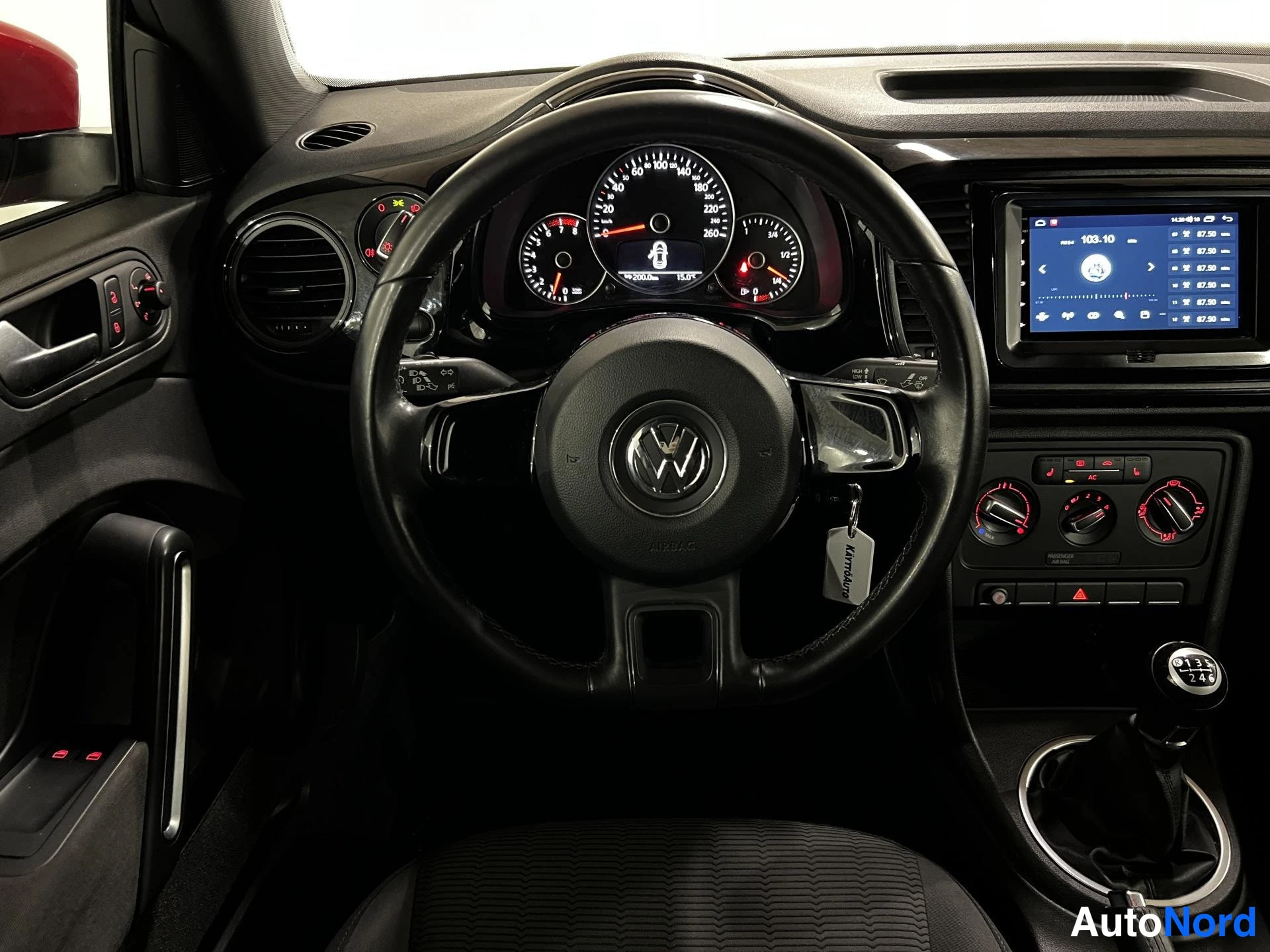 Punainen Volkswagen Beetle 2012, kuva 7