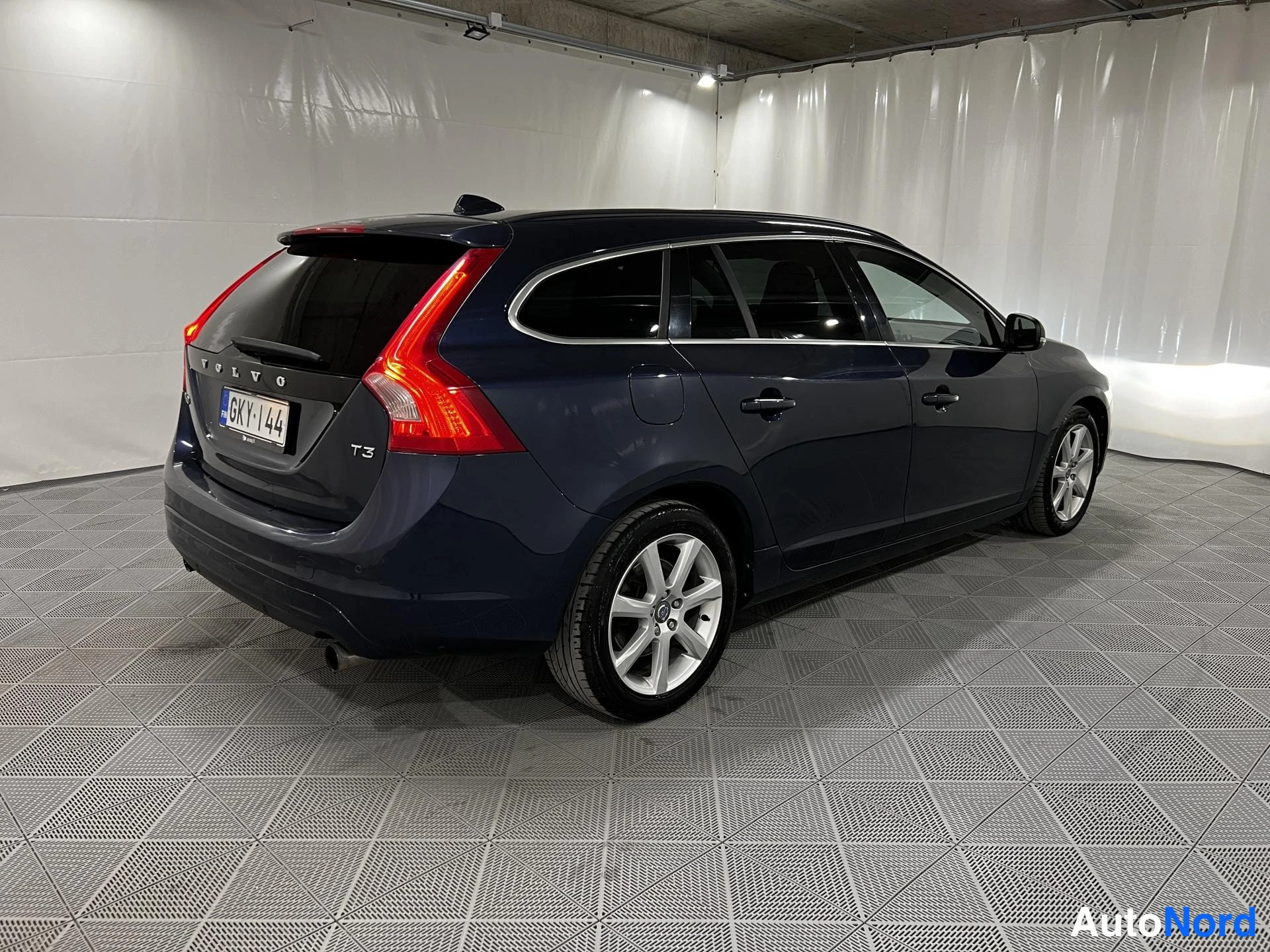 Sininen Volvo V60 2014, kuva 4