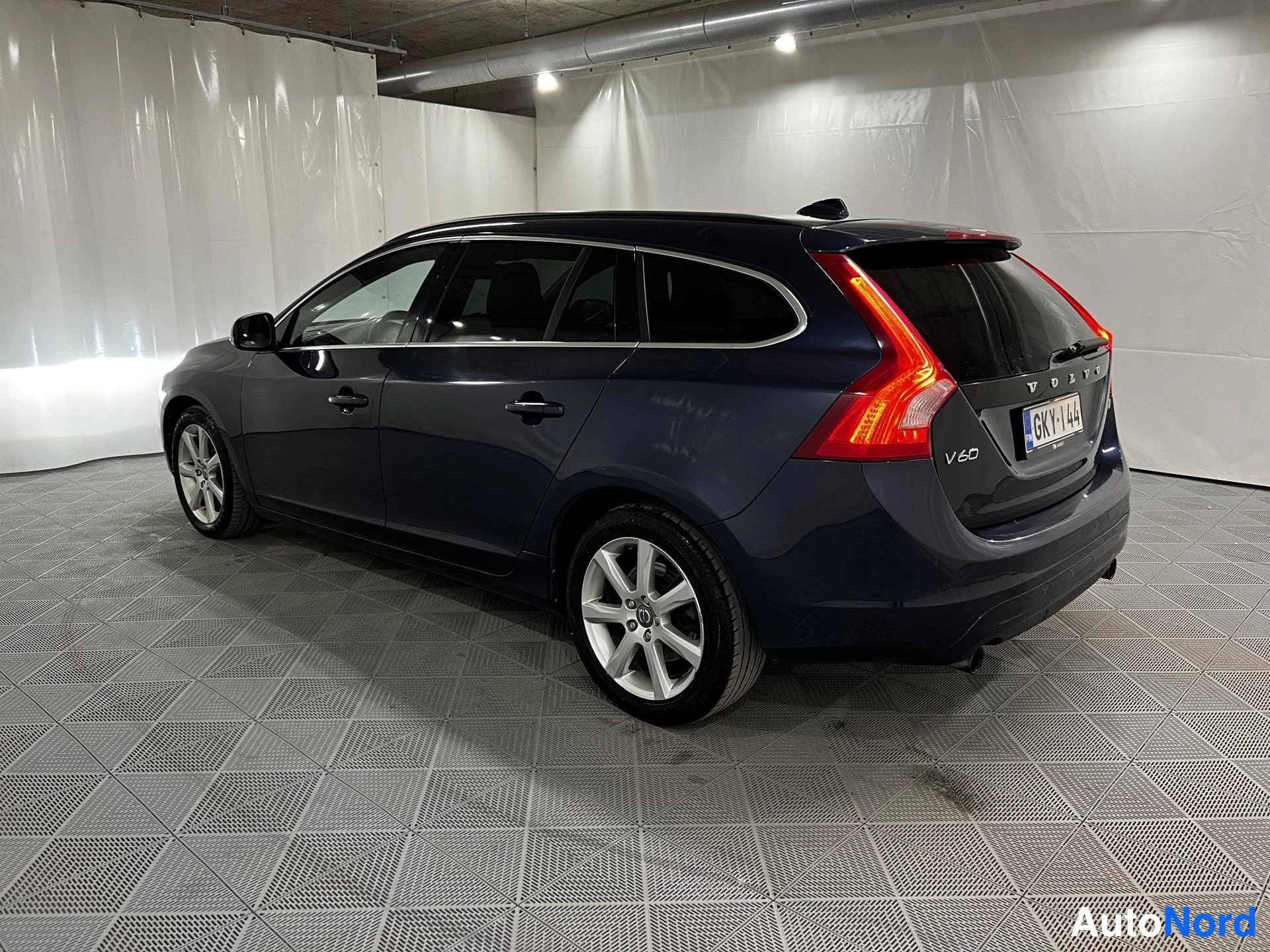 Sininen Volvo V60 2014, kuva 5