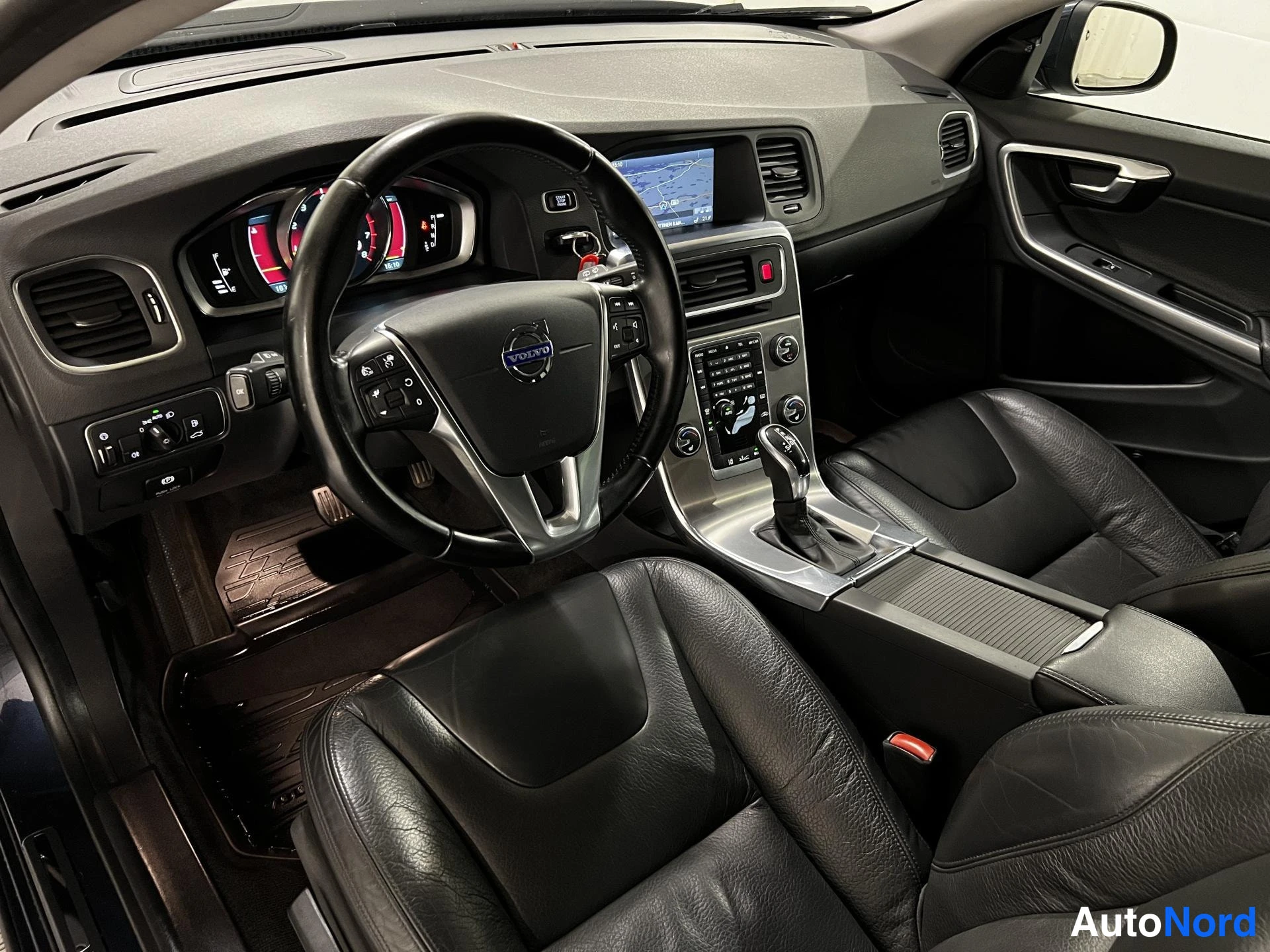 Sininen Volvo V60 2014, kuva 8