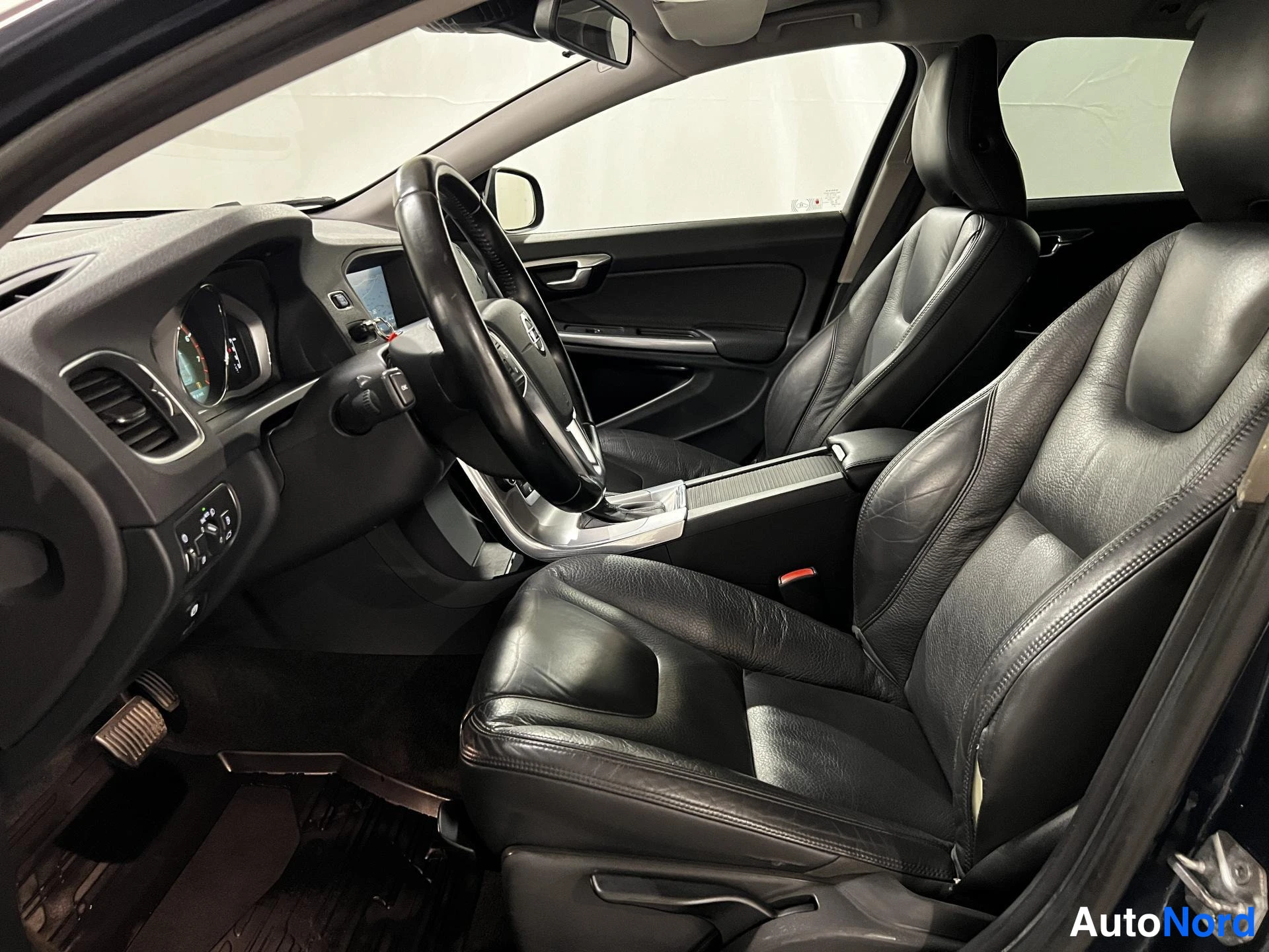 Sininen Volvo V60 2014, kuva 10