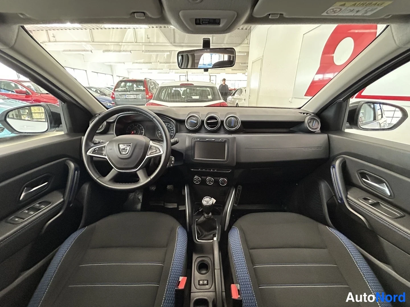 Valkoinen Dacia Duster 2021, ohjaamo, kuva 10