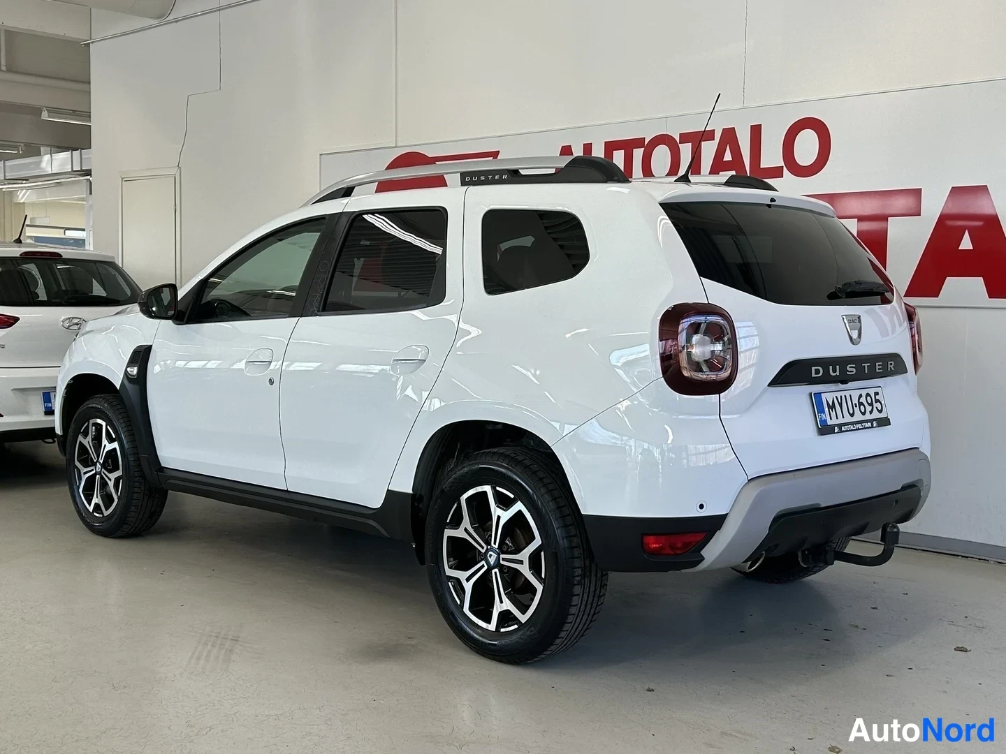 Valkoinen Dacia Duster 2021, takaviisto, kuva 6