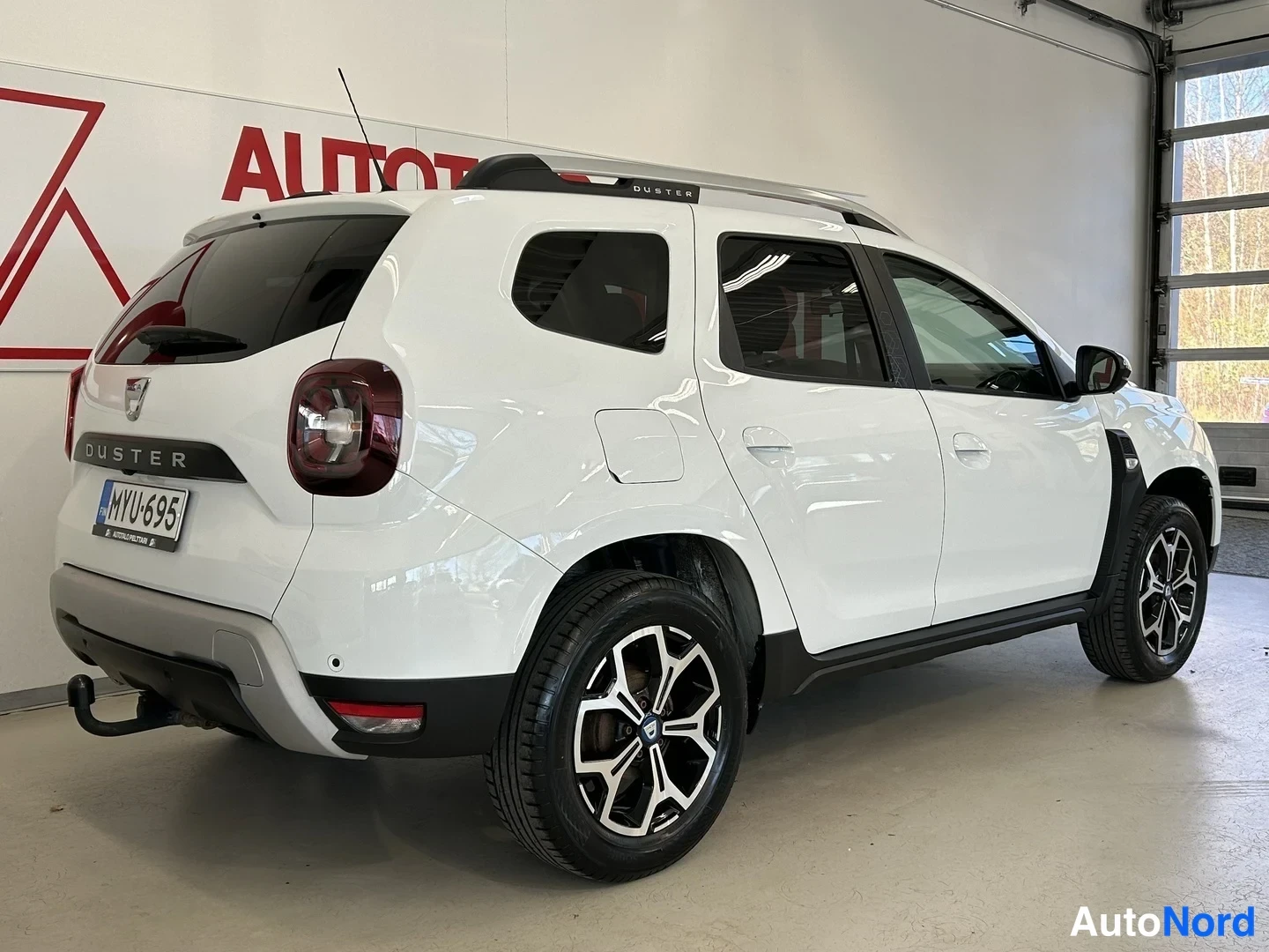 Valkoinen Dacia Duster 2021, takaviisto, kuva 7
