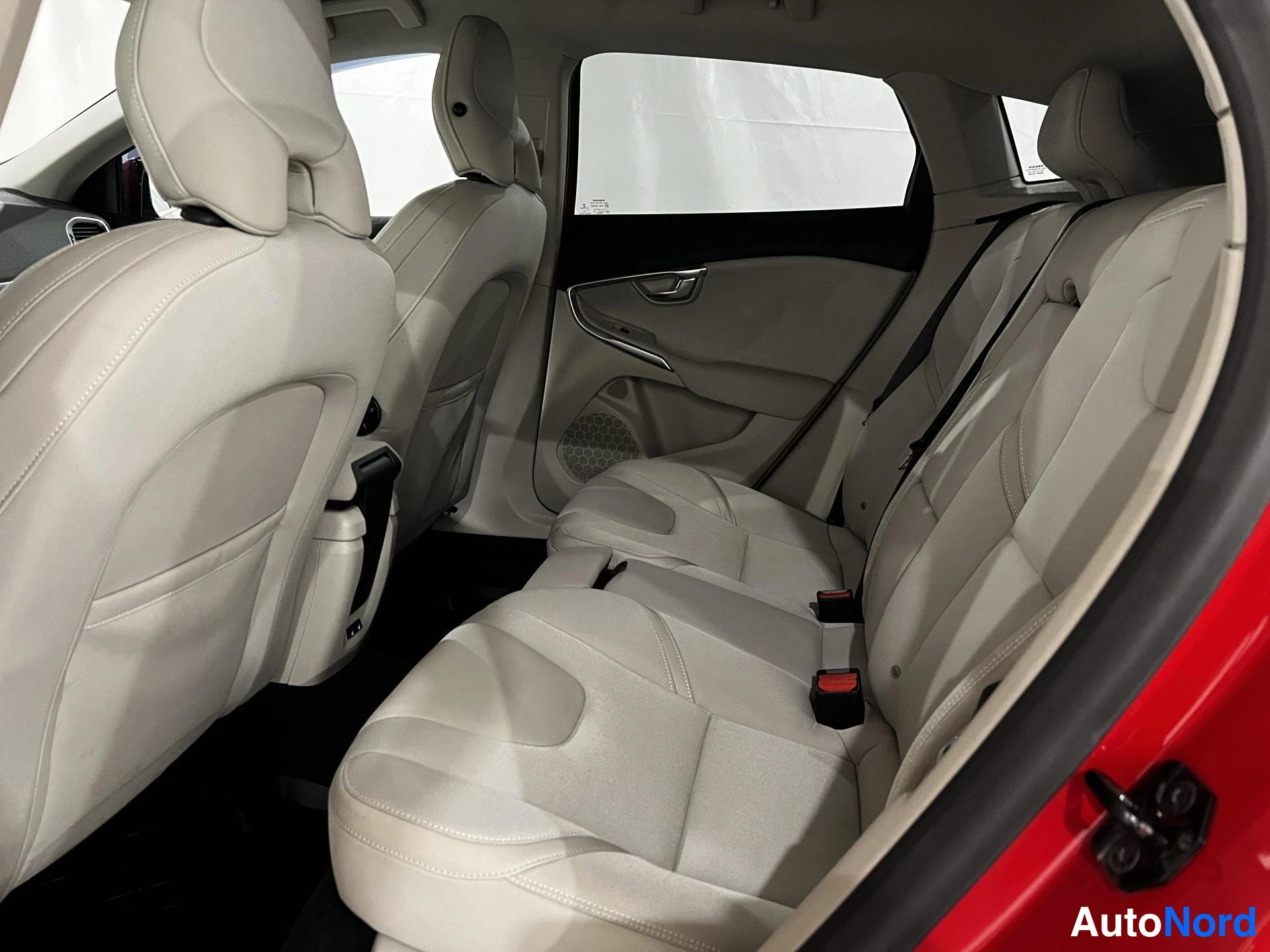 Punainen Volvo V40 2013, kuva 11