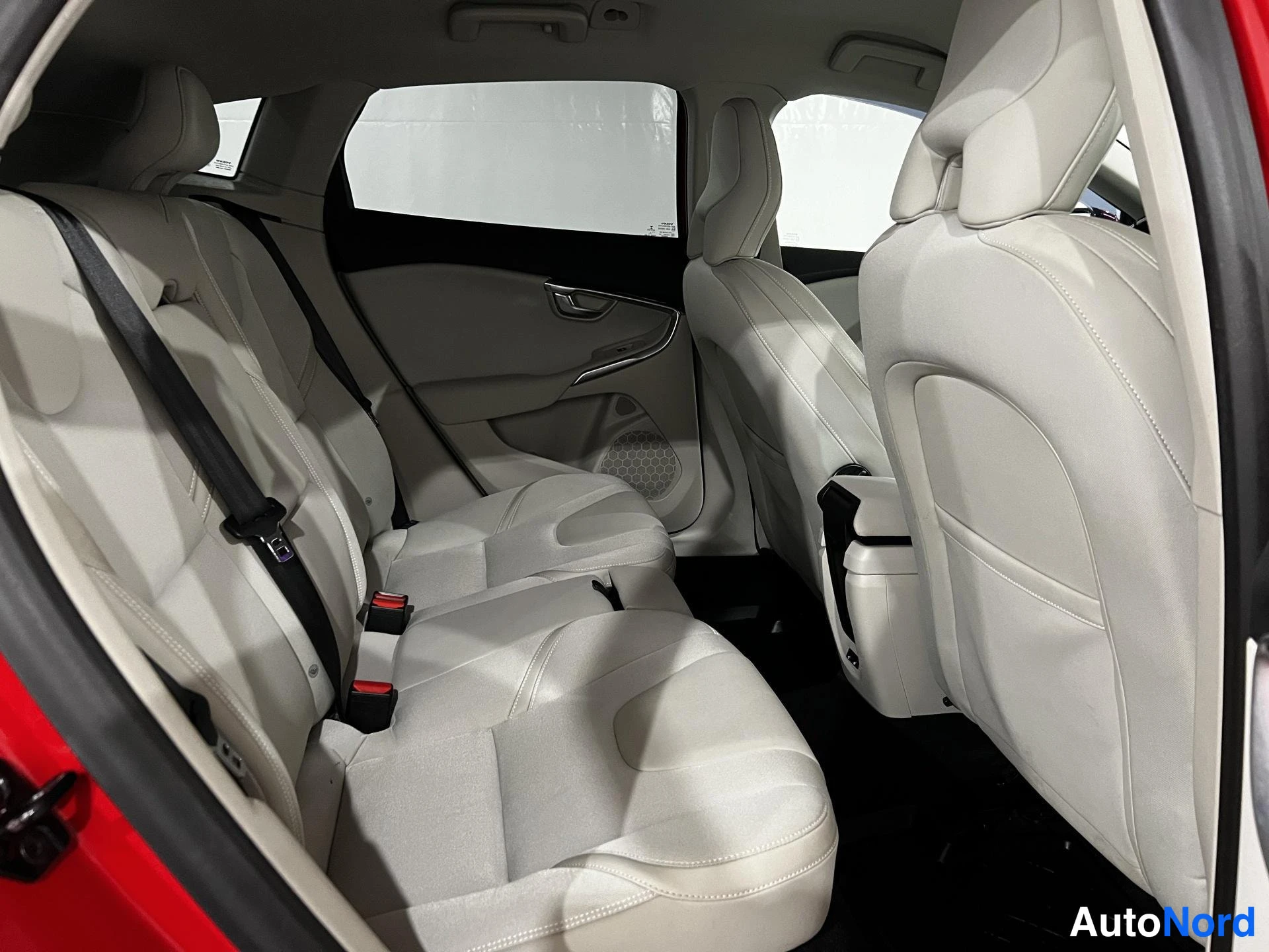 Punainen Volvo V40 2013, kuva 12