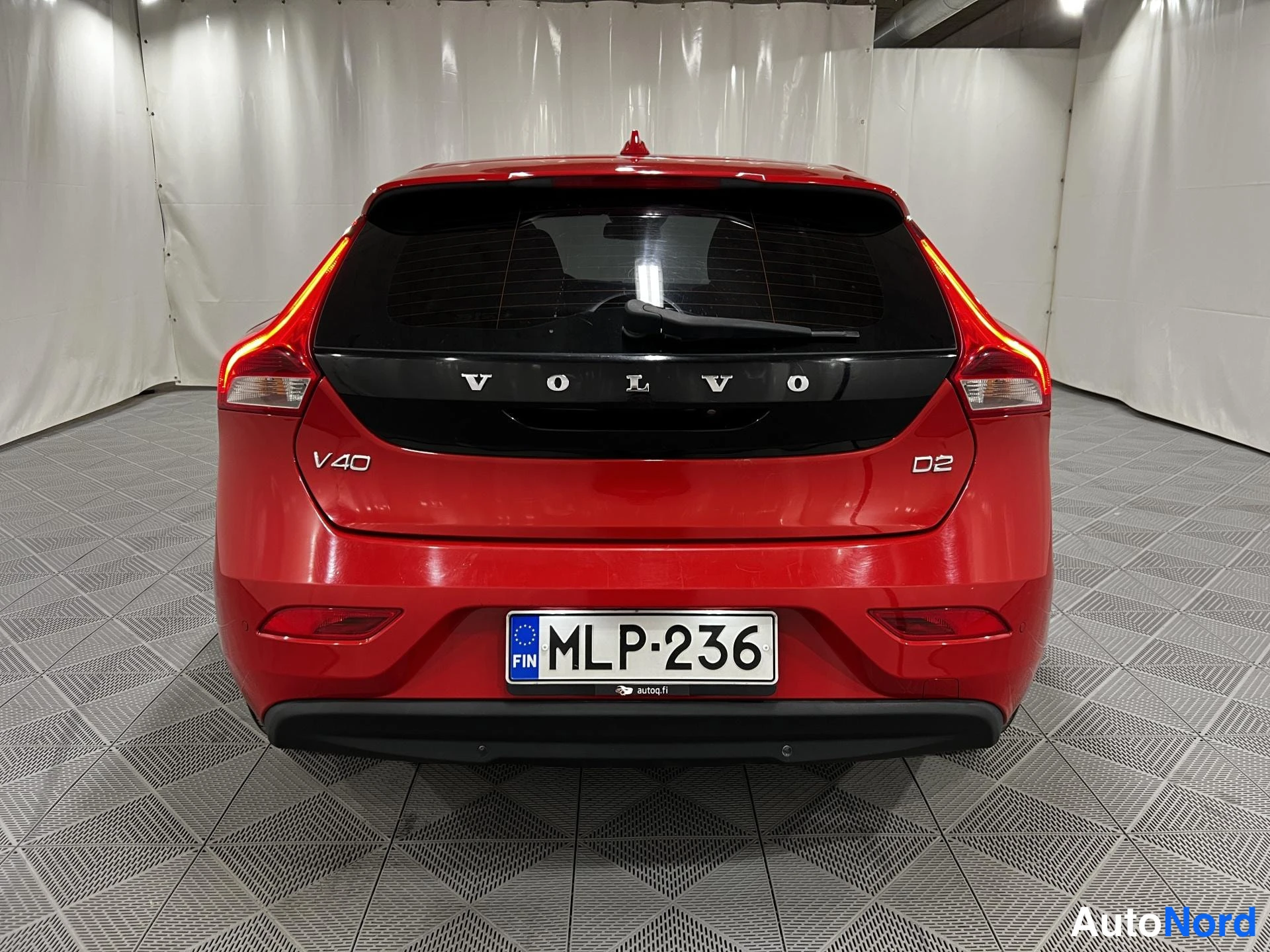 Punainen Volvo V40 2013, kuva 6