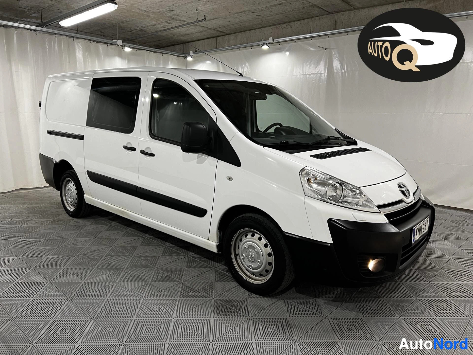 Valkoinen Toyota Proace 2015, kuva 2