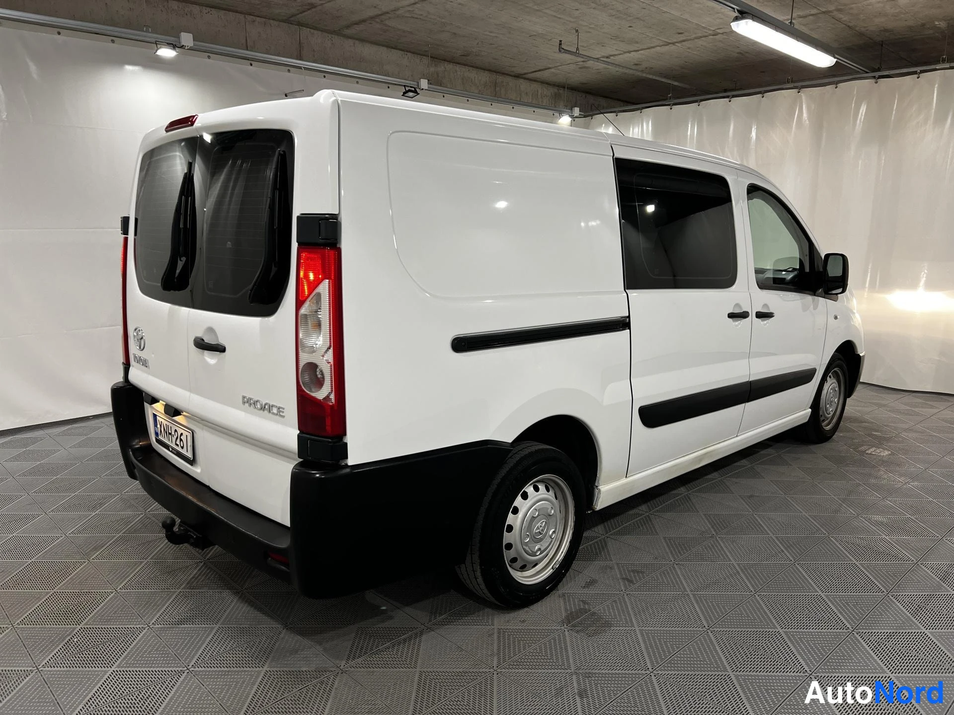 Valkoinen Toyota Proace 2015, kuva 4