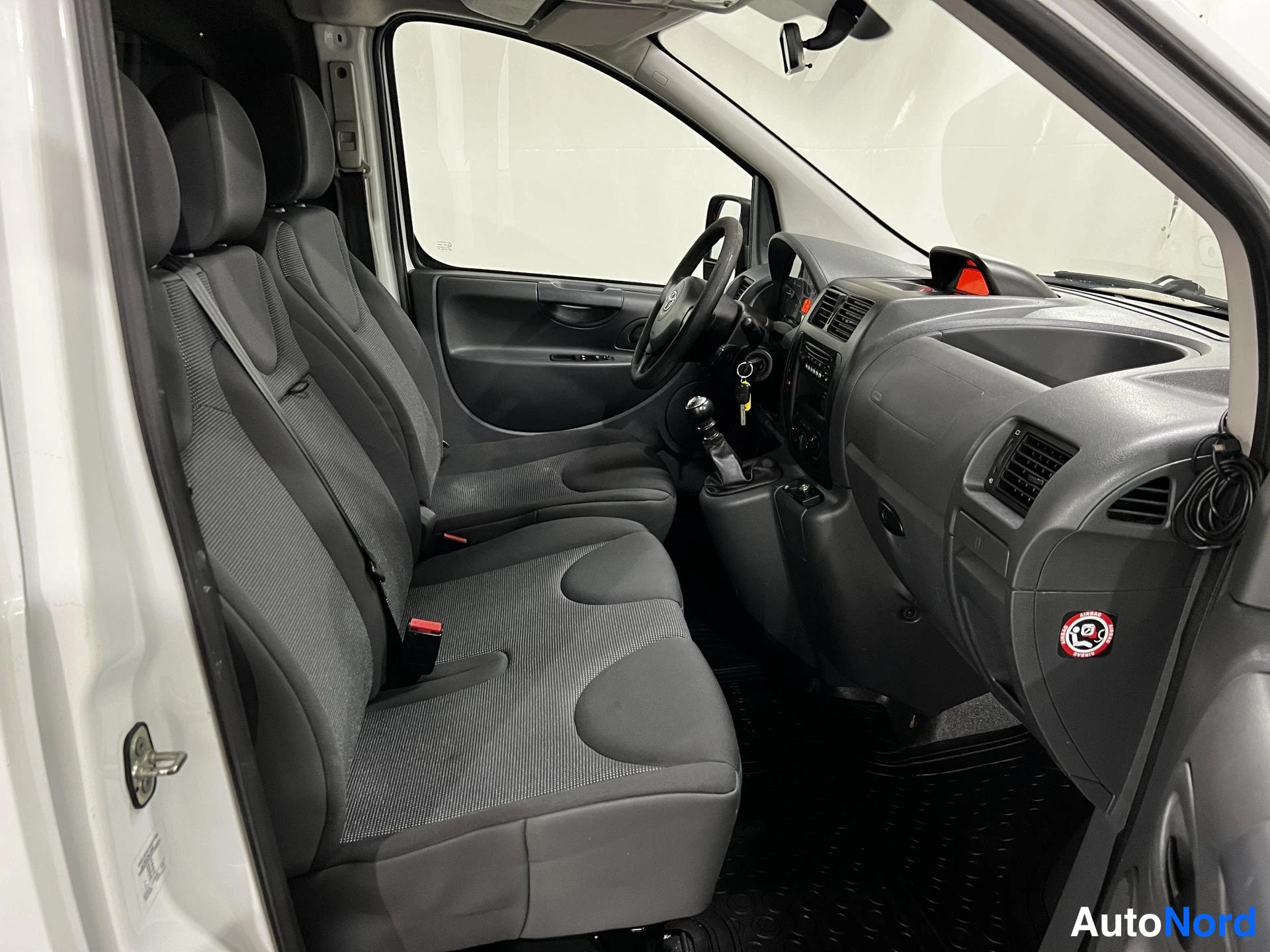 Valkoinen Toyota Proace 2015, kuva 9